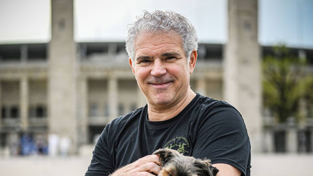 Rechtsmediziner Prof. Michael Tsokos mit Yorkie "Fidi"
