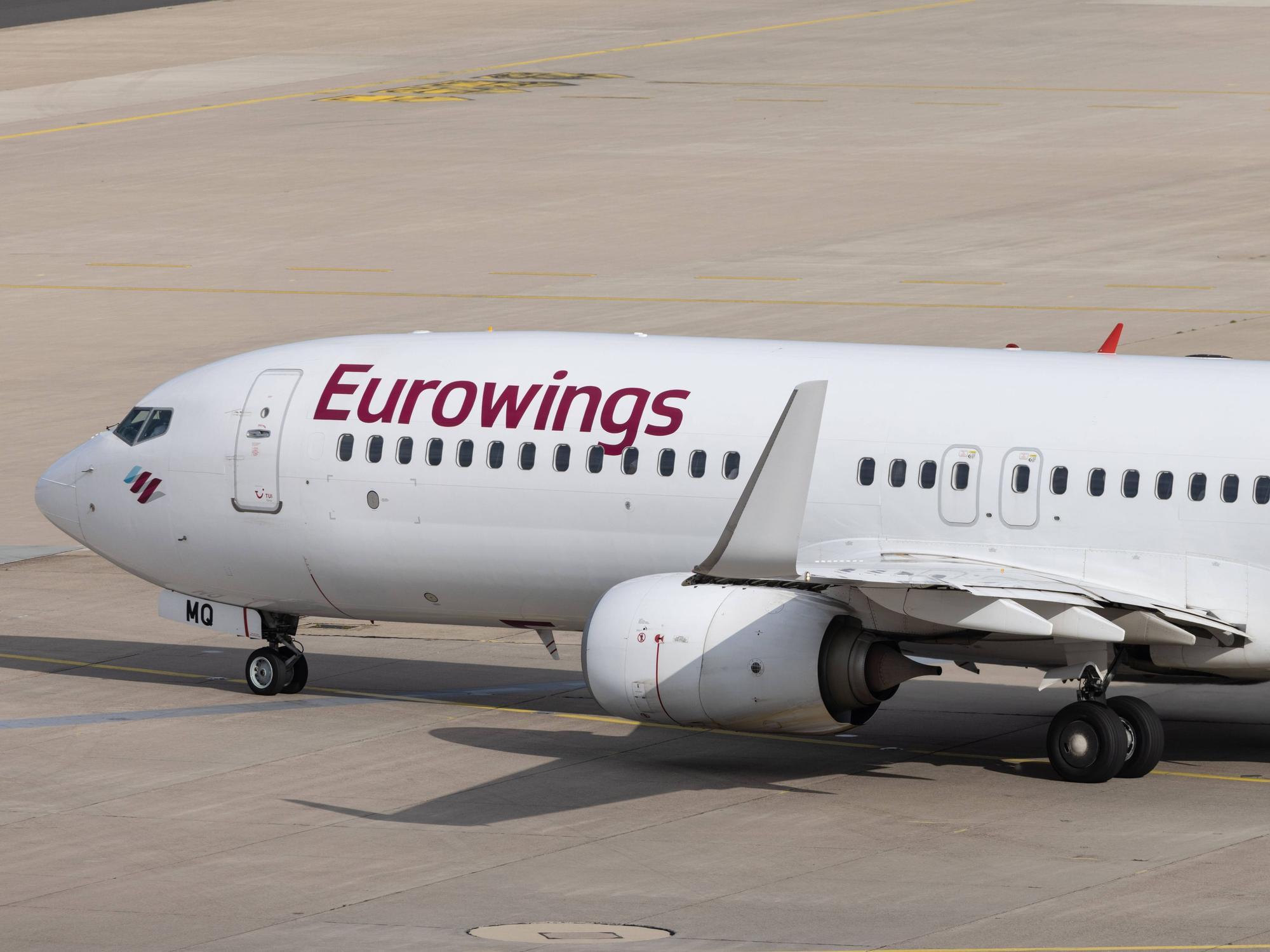 Eine stehende Boeing 737 am Flughafen Köln/Bonn.