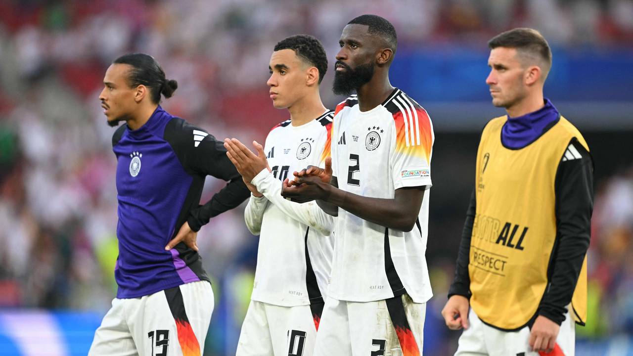 Die DFB-Stars wirken enttäuscht.