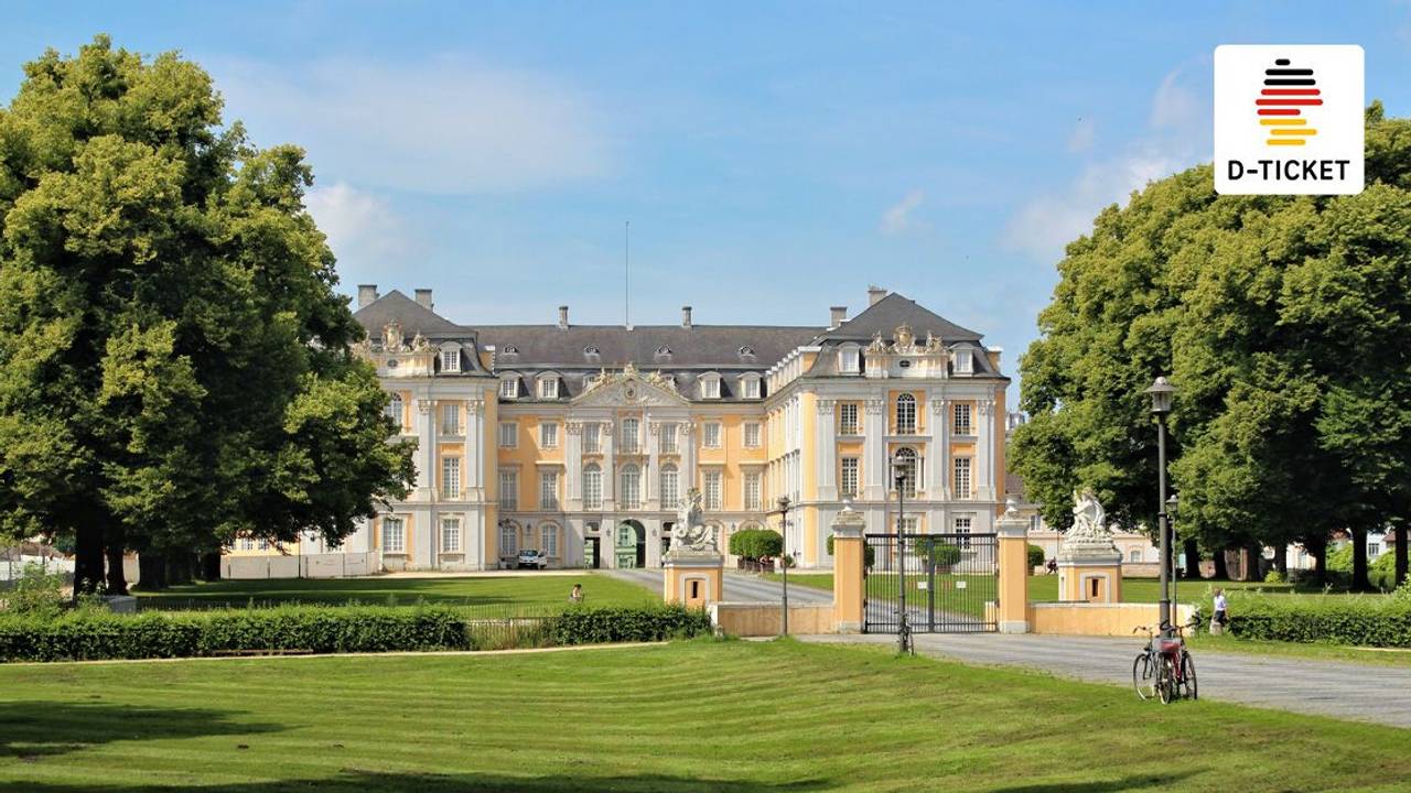 Ausflugsziel Schloss Brühl in NRW mit dem Deutschlandticket