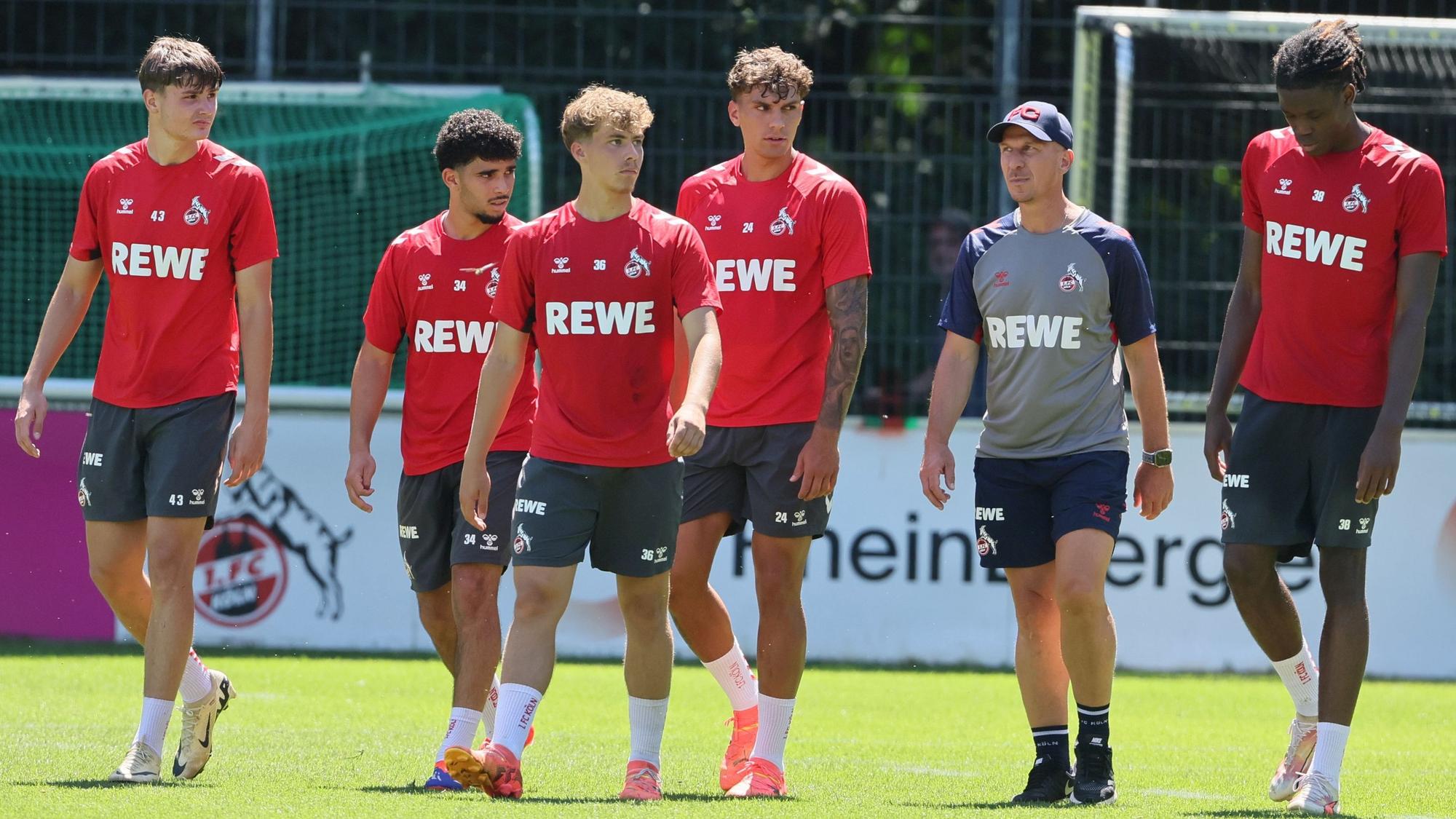 1. FC Köln, Training, von links: Jaka Cuber Potocnik, Fayssal Harchaoui, Meiko Wäschenbach, Julian Pauli, Gerhard Struber, Elias Bakatukanda.