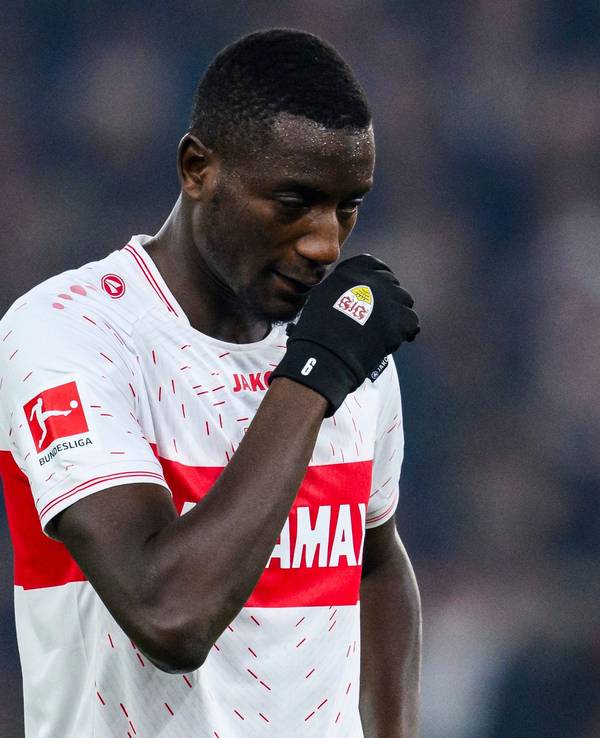 Stuttgarts Serhou Guirassy reagiert im Spiel unzufrieden.