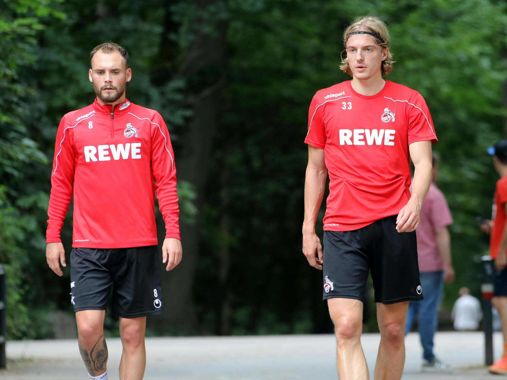 Die beiden ehemaligen FC-Profis Birger Verstraete (l.) und Sebastiaan Bornauw auf dem Weg zum Training am 15. Juni 2020.