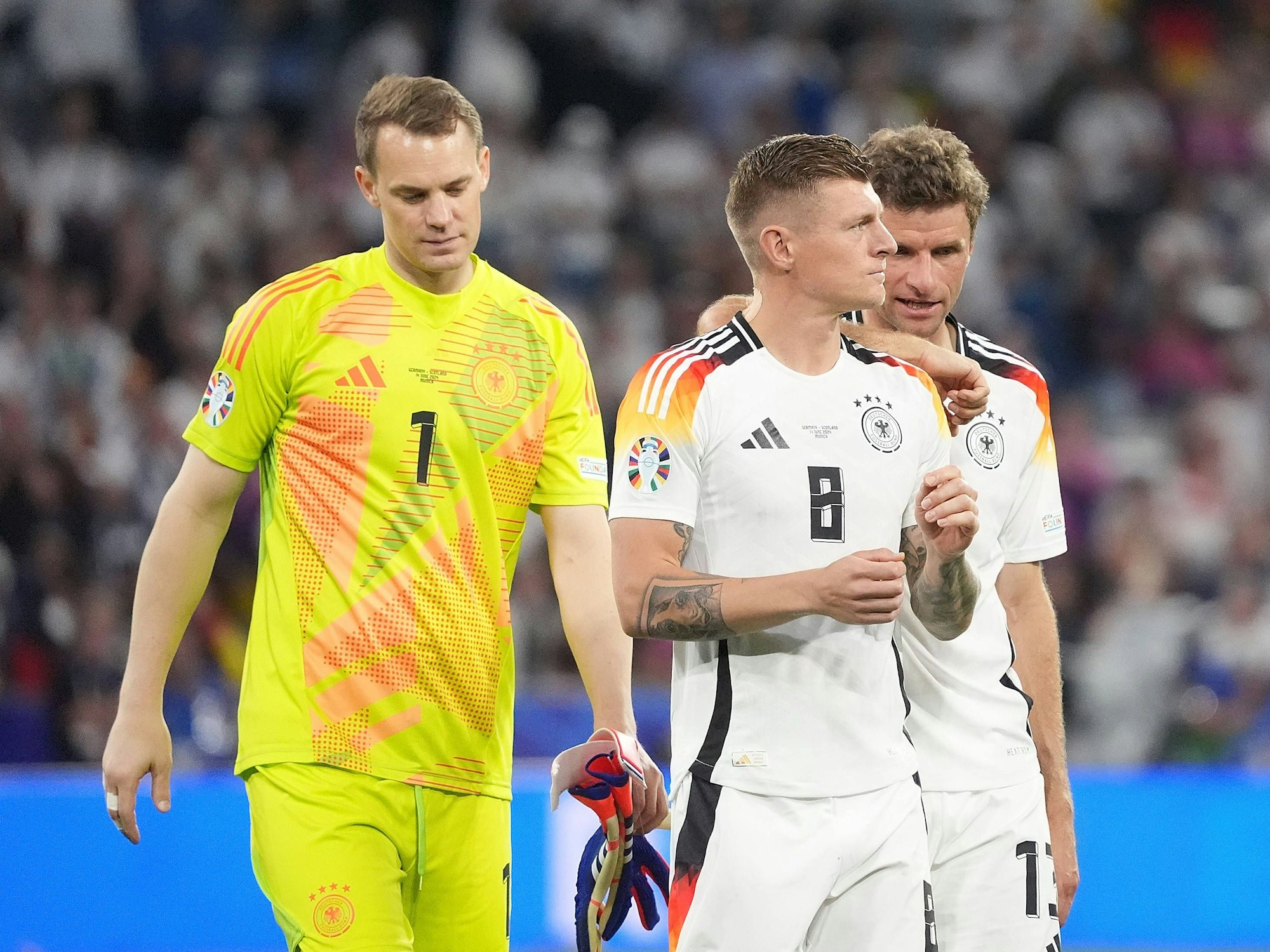 Manuel Neuer, Toni Kroos und Thomas Müller bei einer Extrarunde nach einem EM-Spiel.