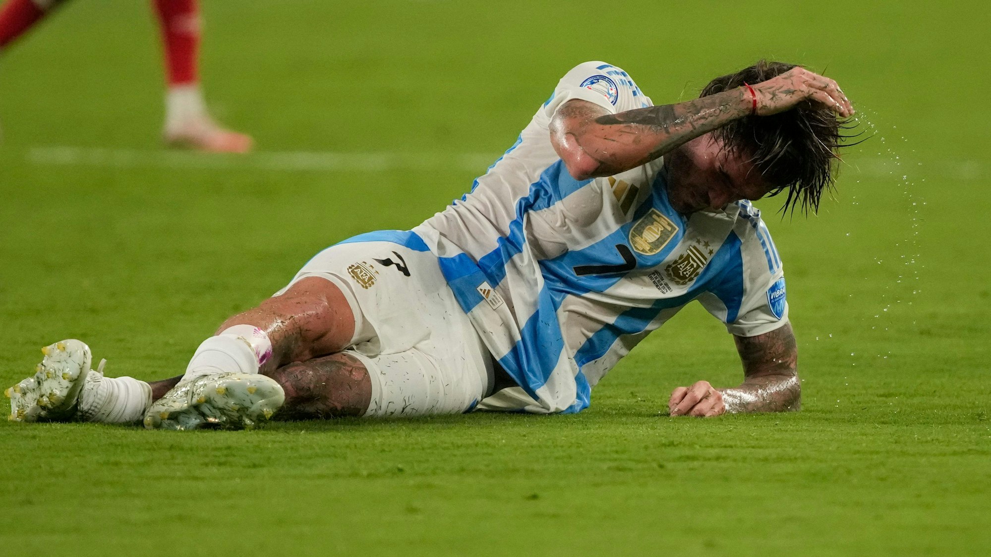 Rodrigo De Paul am Boden.