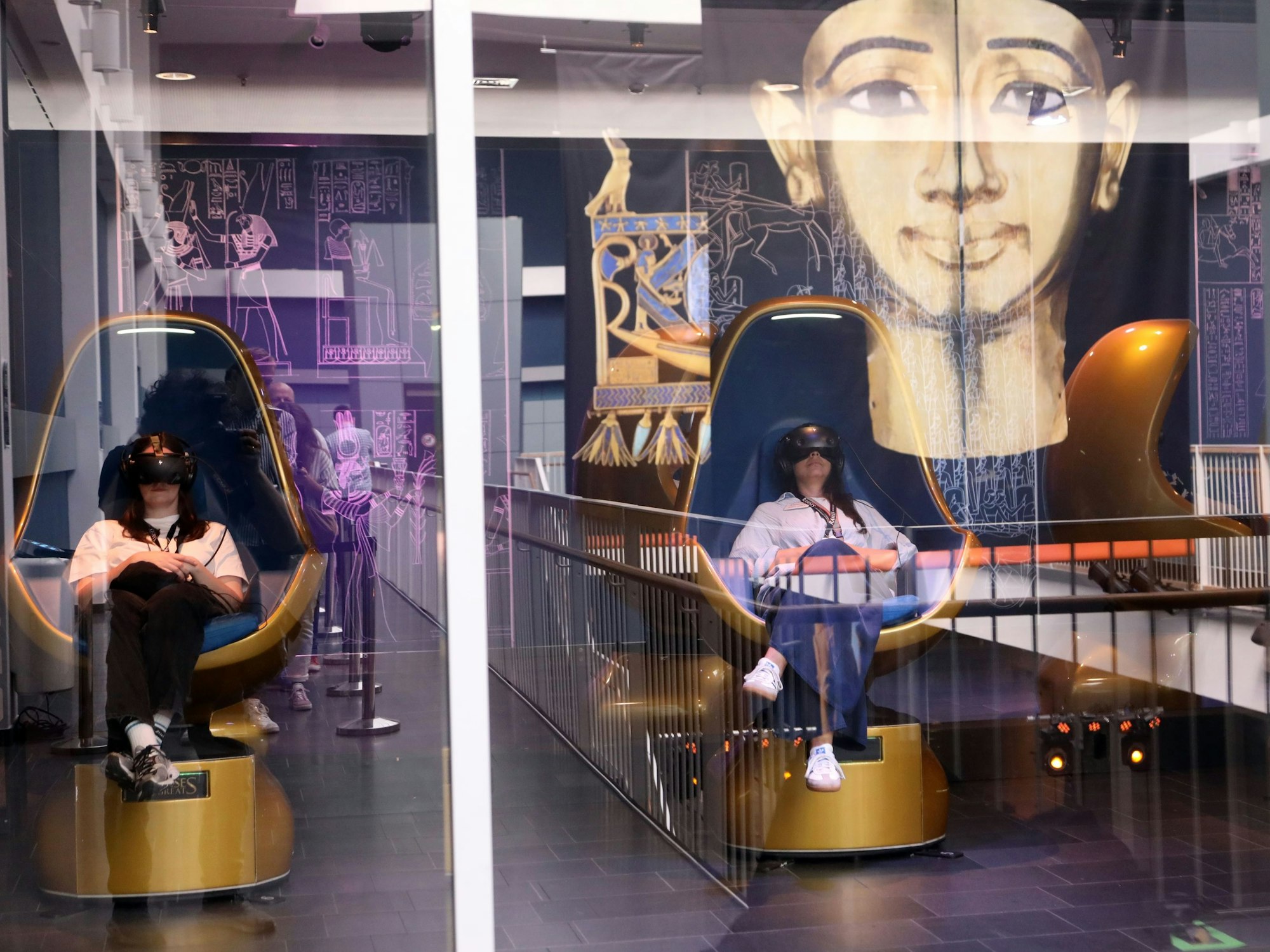 VR-Brillen führen durch das Reich von „Ramses & Das Gold der Pharaonen“ im Odysseum in Köln