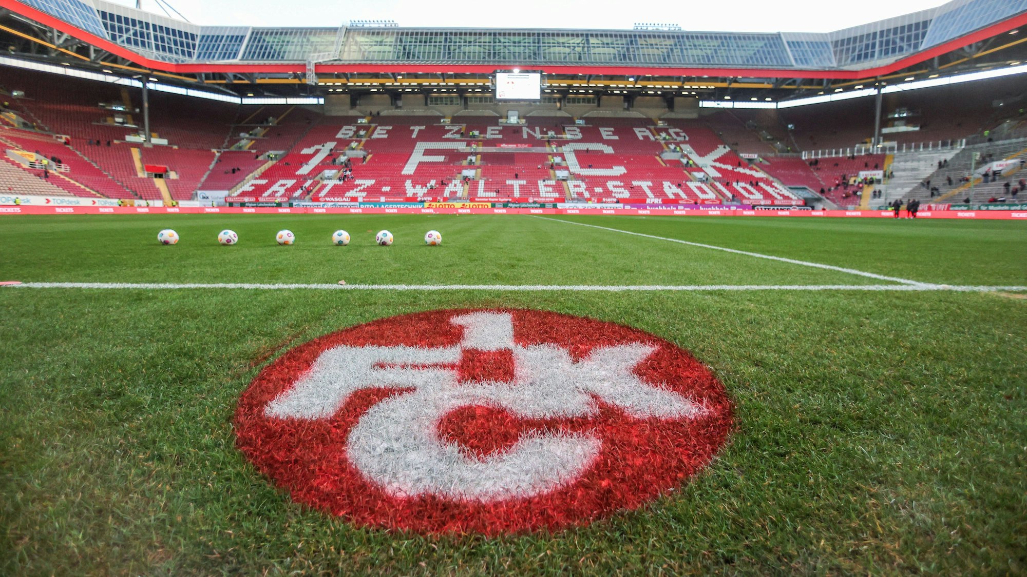 Der 1. FC Kaiserslautern trauert um seinen Zeugwart Peter Miethe. Das Symbolfoto zeigt das Fritz-Walter-Stadion