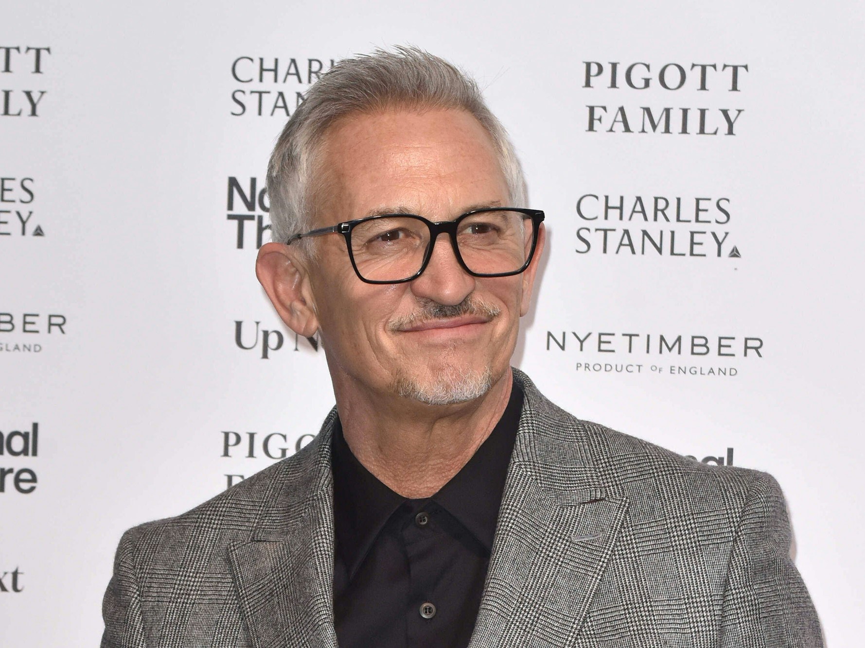 Gary Lineker auf dem Roten Teppich eines Events.