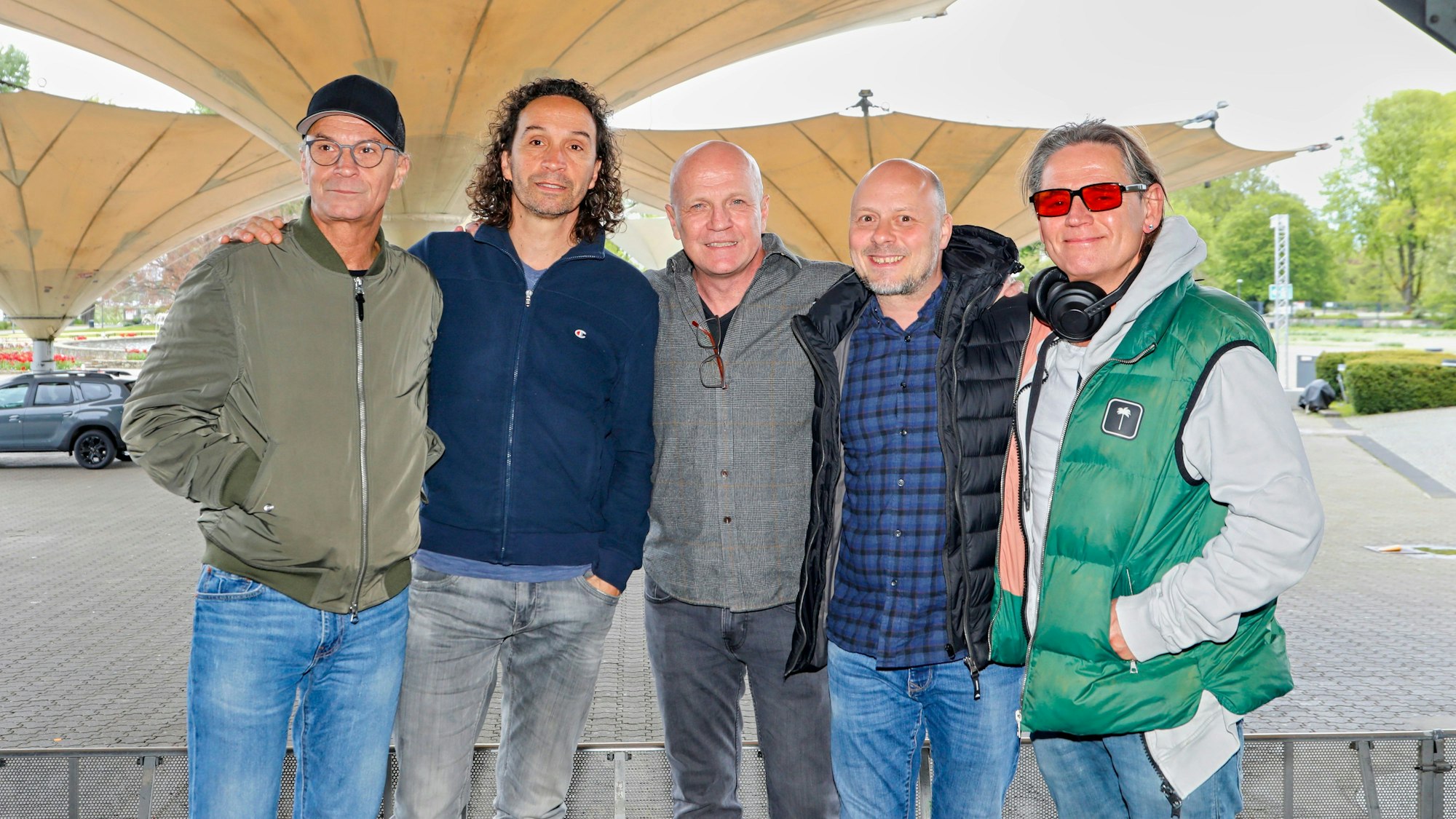 Die Band Brings steht im Tanzbrunnen.