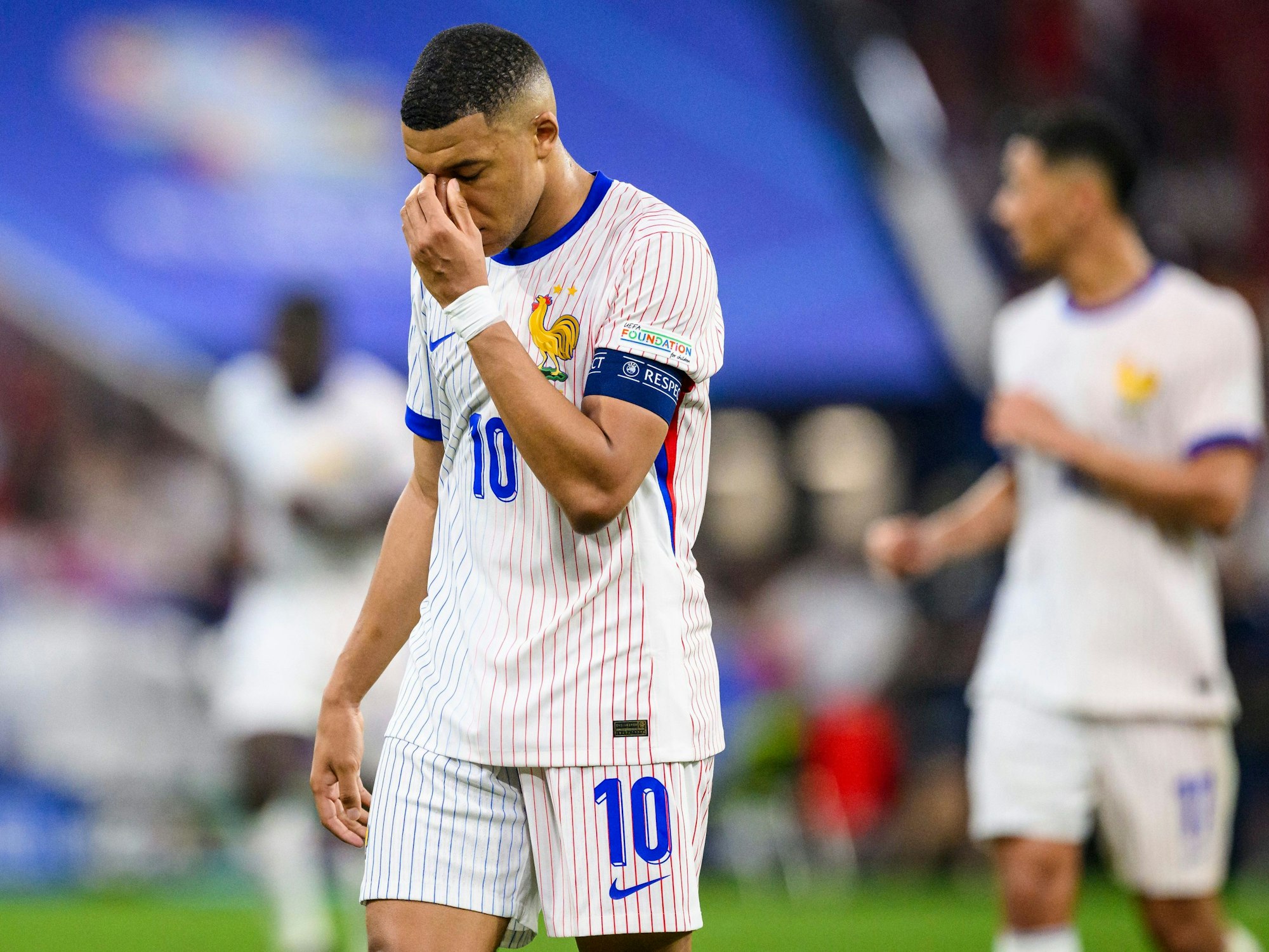 Frankreichs Kylian Mbappé reagiert unzufrieden.