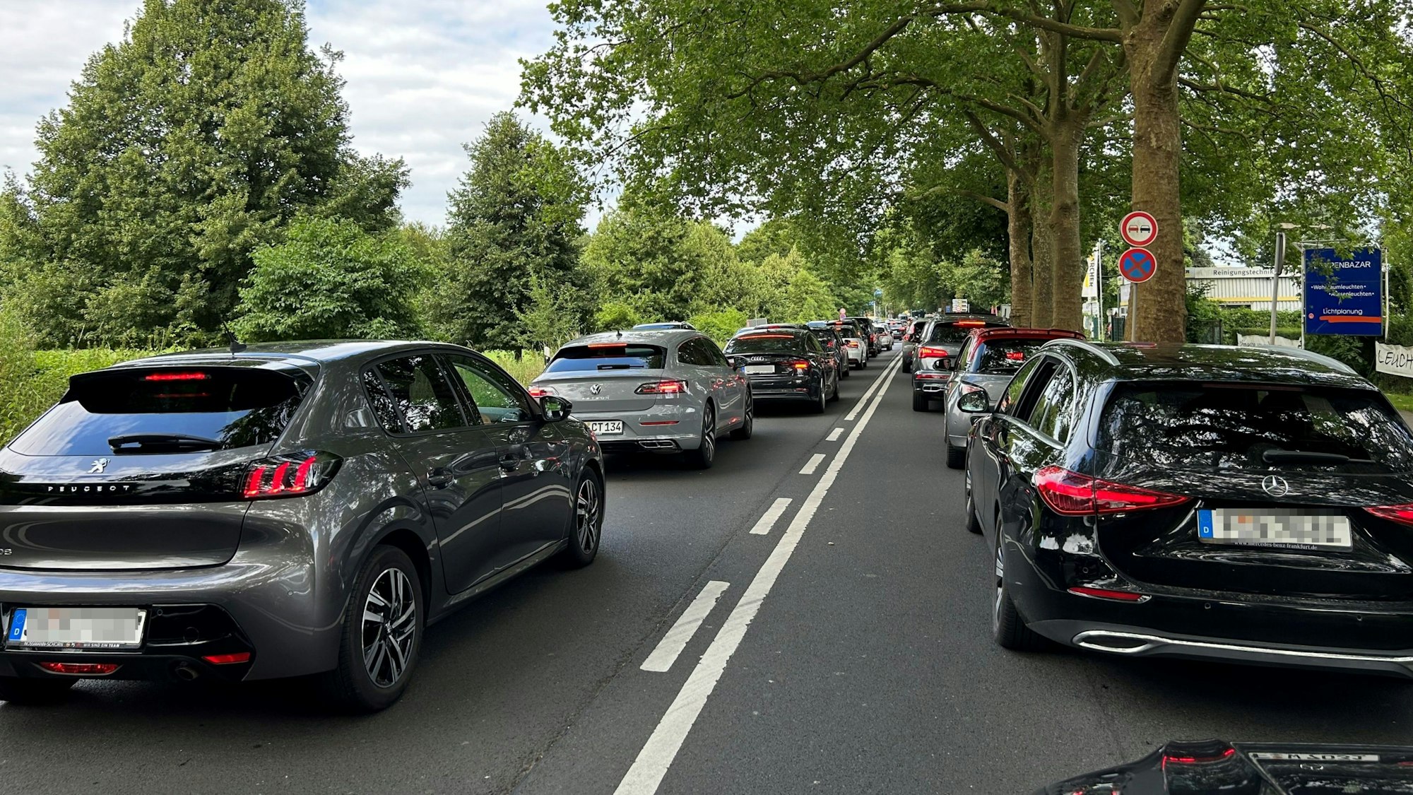 Stau auf der Dürener Straße.