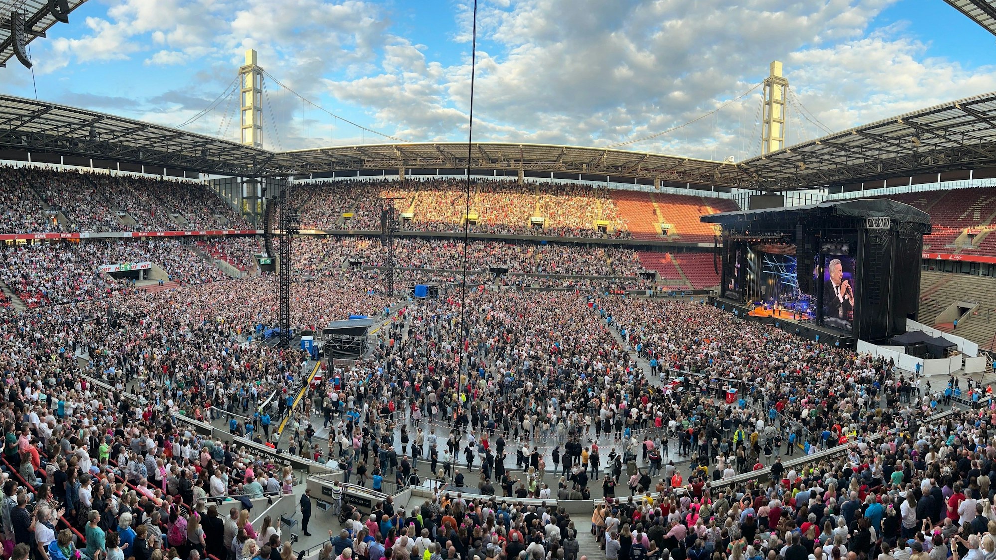 Rhein-Energie-Stadion bei Roland Kaiser.