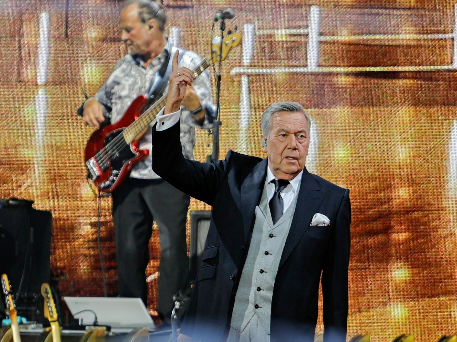 Der deutsche Schlagersänger Roland Kaiser auf der Bühne.