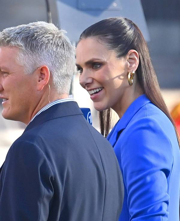 Bastian Schweinsteiger und Esther Sedlaczek in der ARD-Übertragung zum Finale der EM 2024.