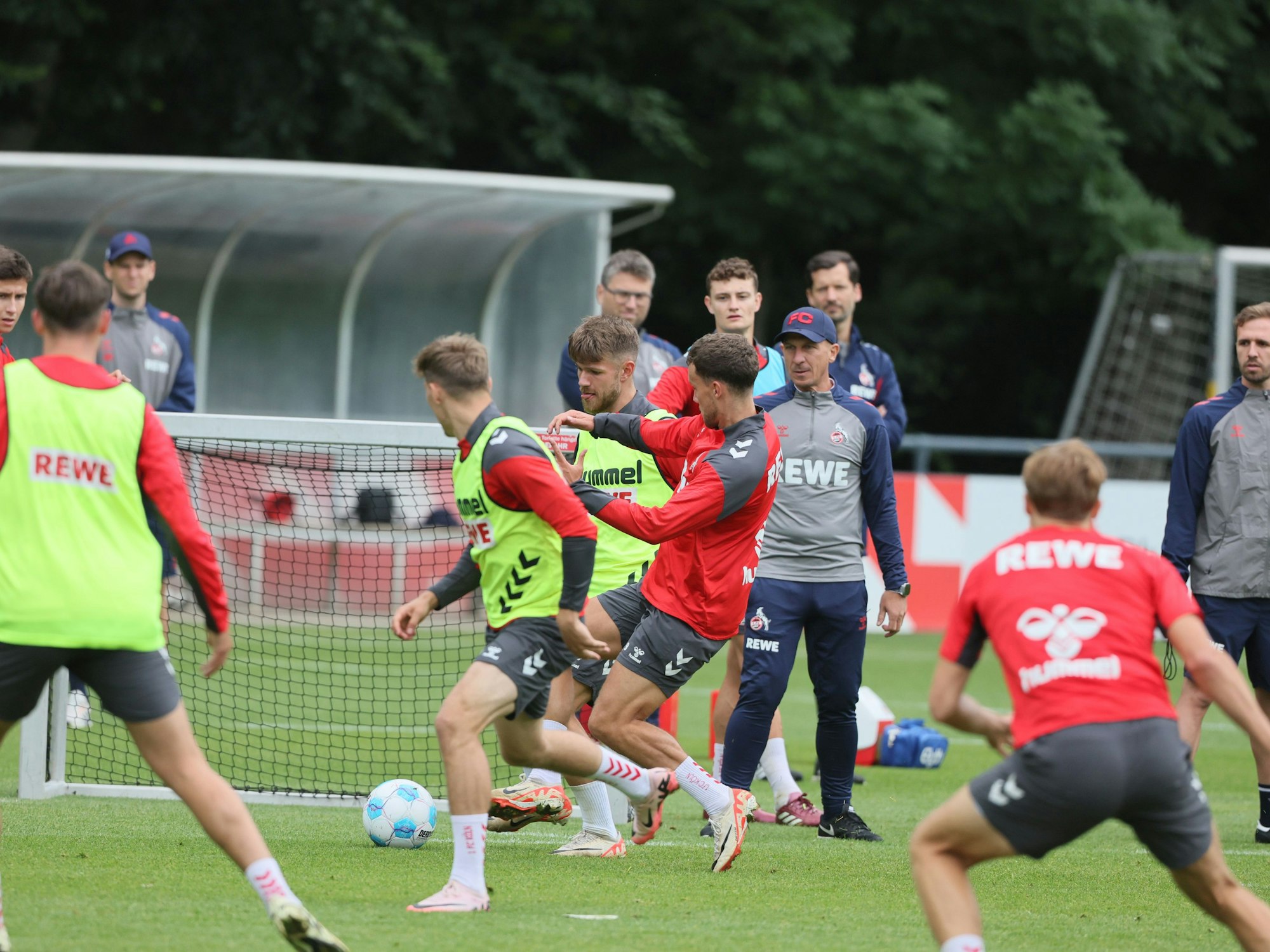 1. FC Köln, Training, Mitte von links: Jan Thielmann, Luca Waldschmidt