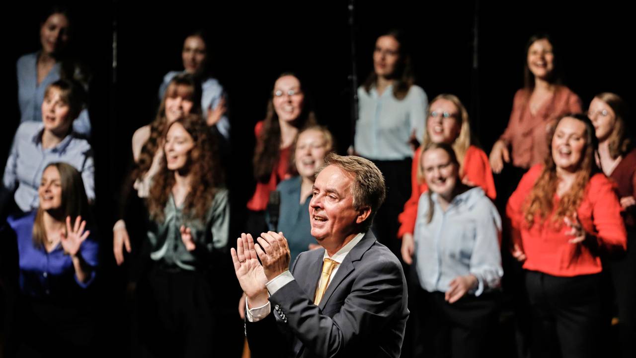 Michael Kokott mit dem Jugendchor St. Stephan.