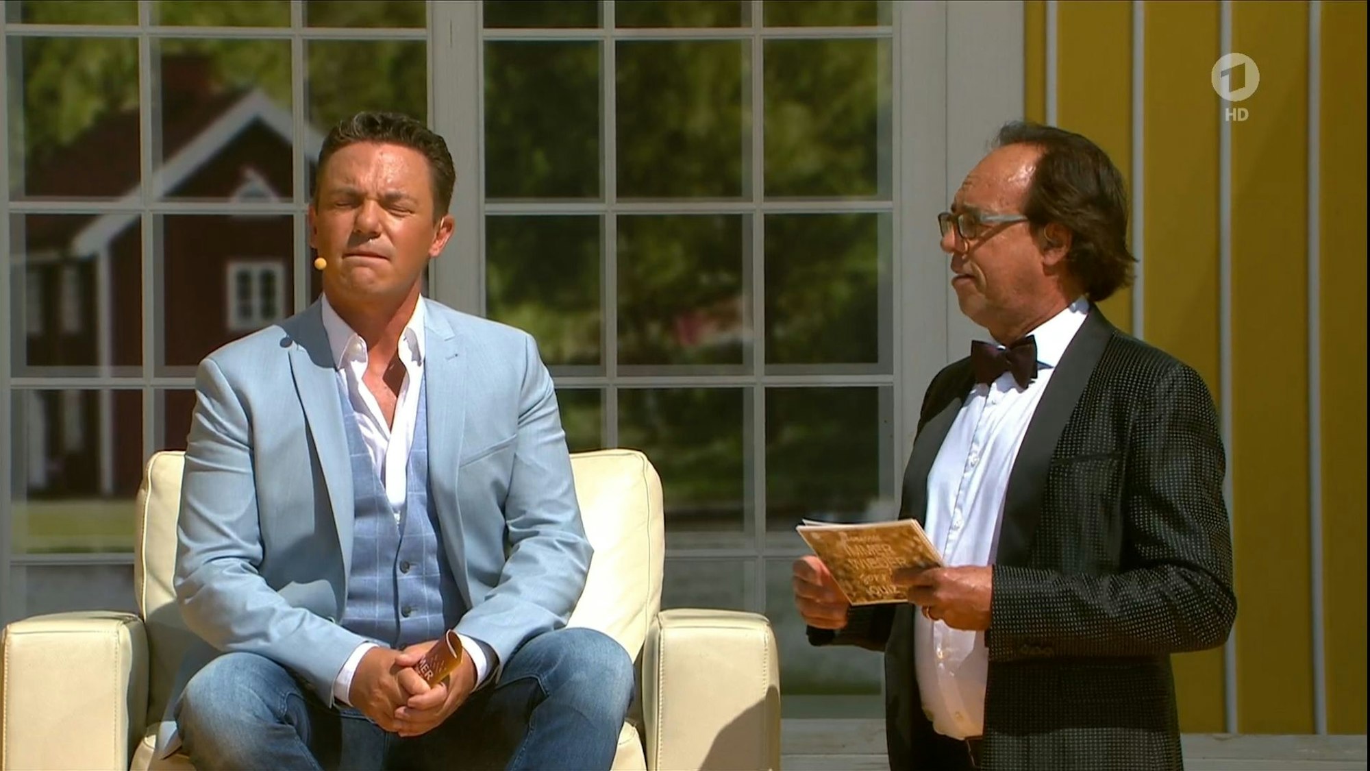 Das Foto stammt aus der ARD-Show „Immer wieder sonntags“ und zeigt Moderator Stefan Mross (l.) im Gespräch mit seinem Gast Christoph Sonntag (r.). Screenshot am 14. Juli erstellt zum Zwecke der Berichterstattung. Quelle: ARD Mediathek.