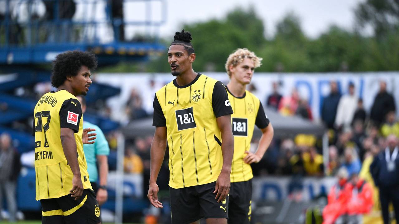 Karim Adeyemi und Sebastian Haller im BVB-Trikot.