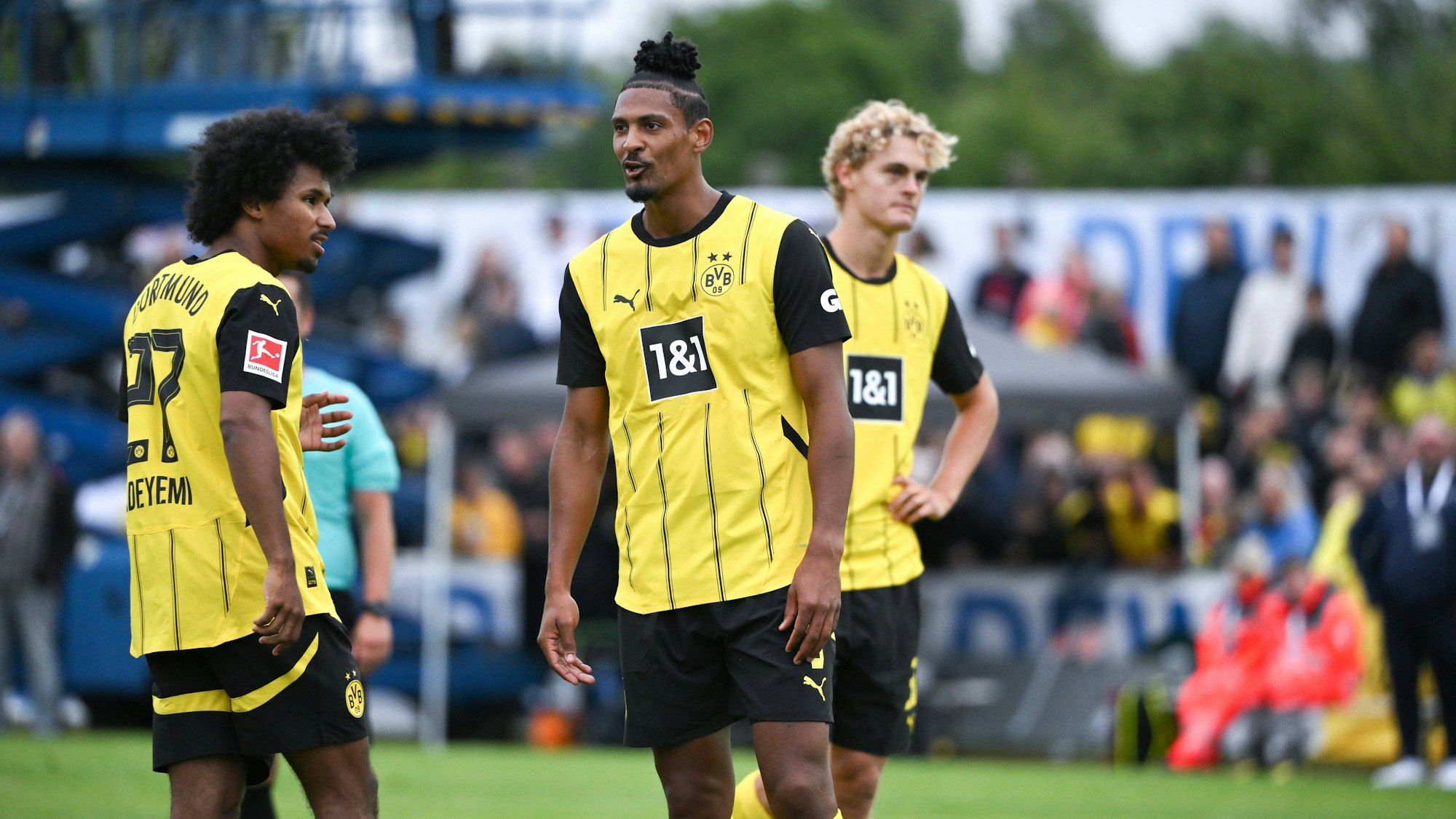 Karim Adeyemi und Sebastian Haller im BVB-Trikot.