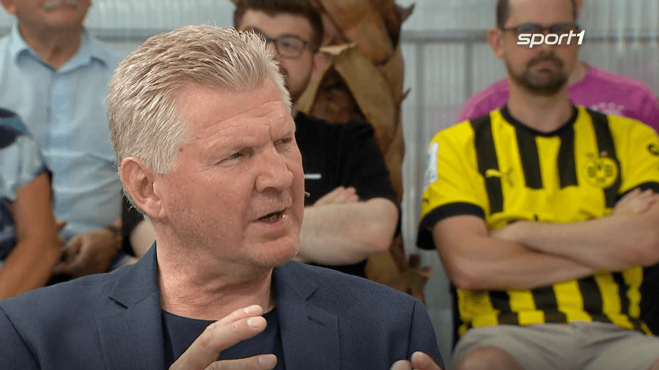 Stefan Effenberg gestikuliert im „Doppelpass“.