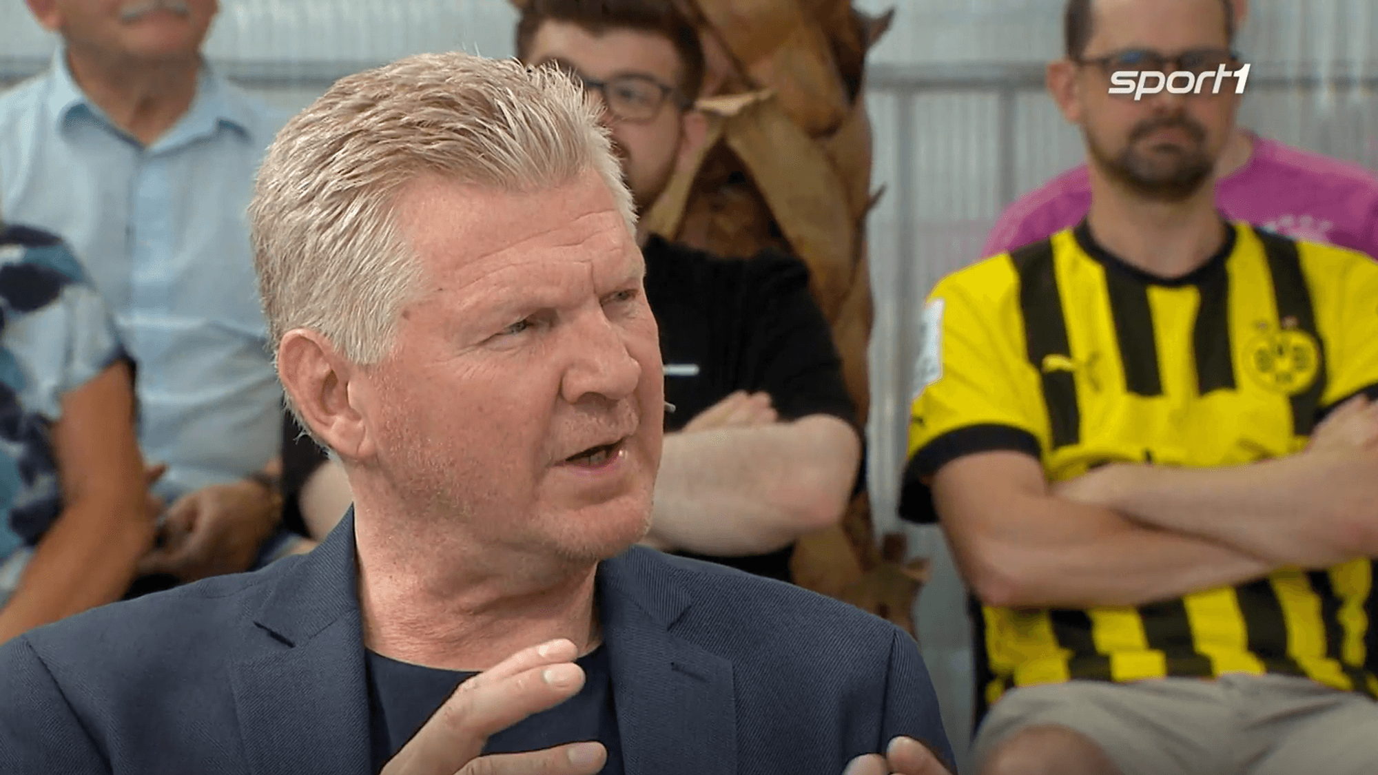 Stefan Effenberg gestikuliert im „Doppelpass“.