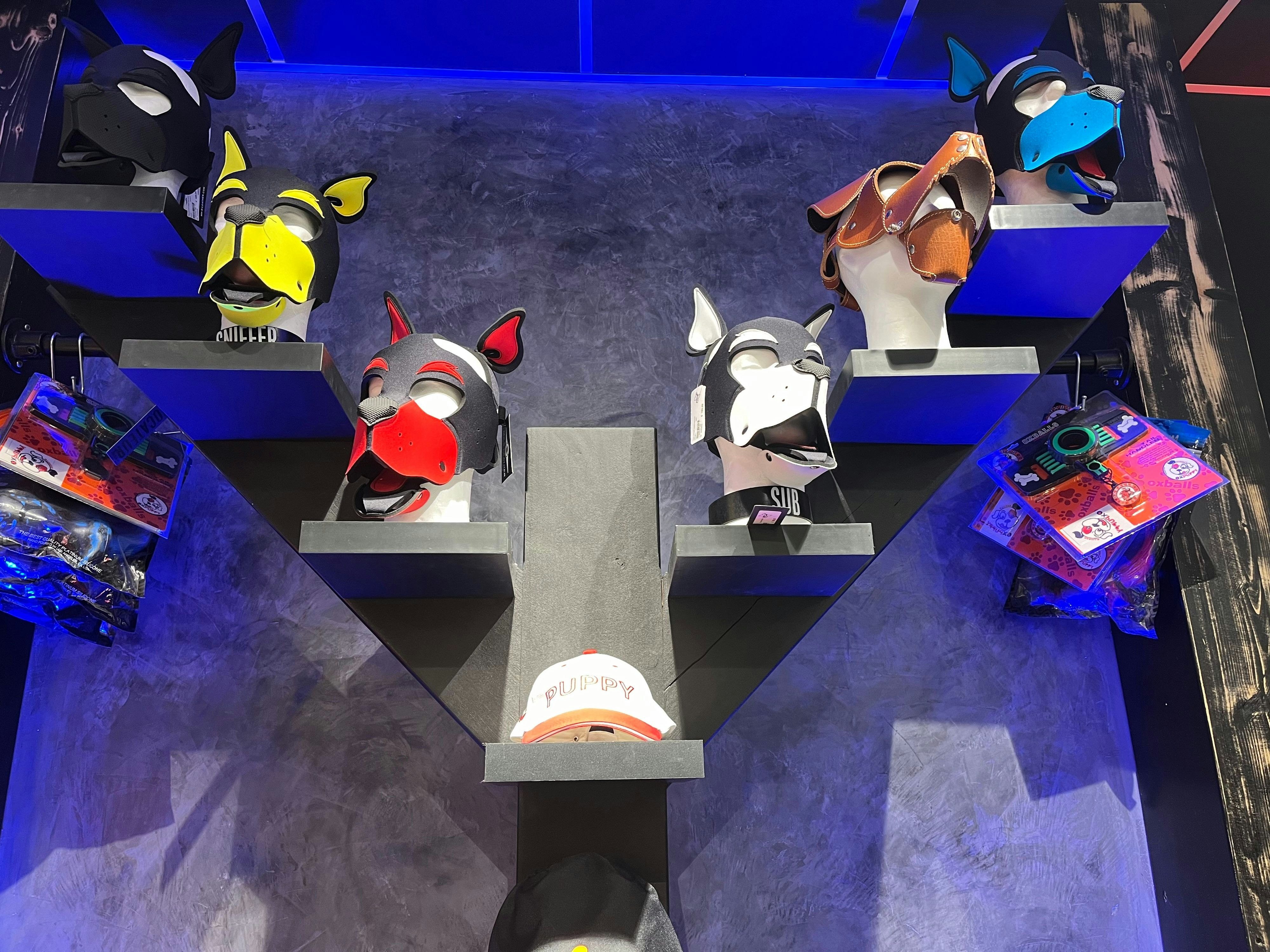 Noch mehr Puppy-Masken bei „Best Of Cologne”...