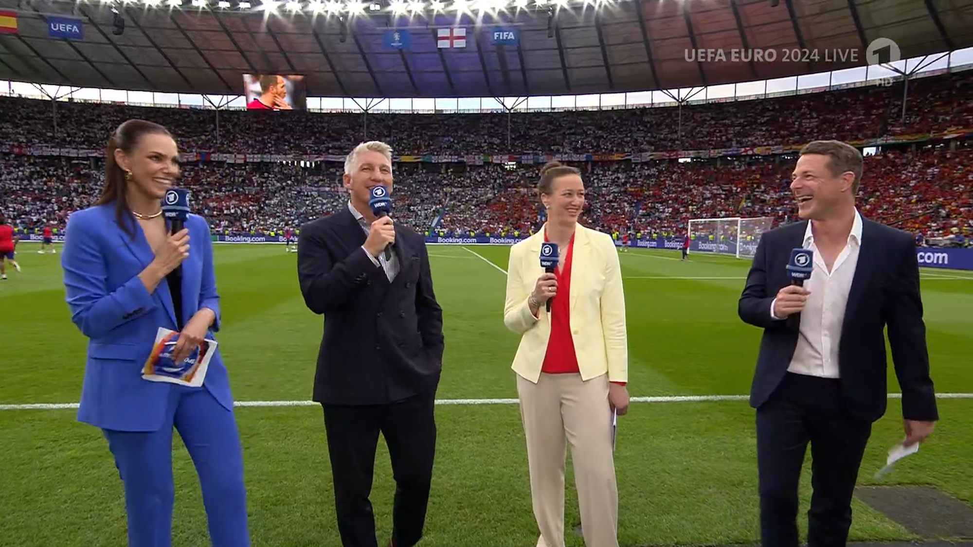 Esther Sedlaczek, Alexander Bommes, Almuth Schult und Bastian Schweinsteiger führten am Sonntag (14. Juli 2024) in der ARD durch den EM-Finalabend.