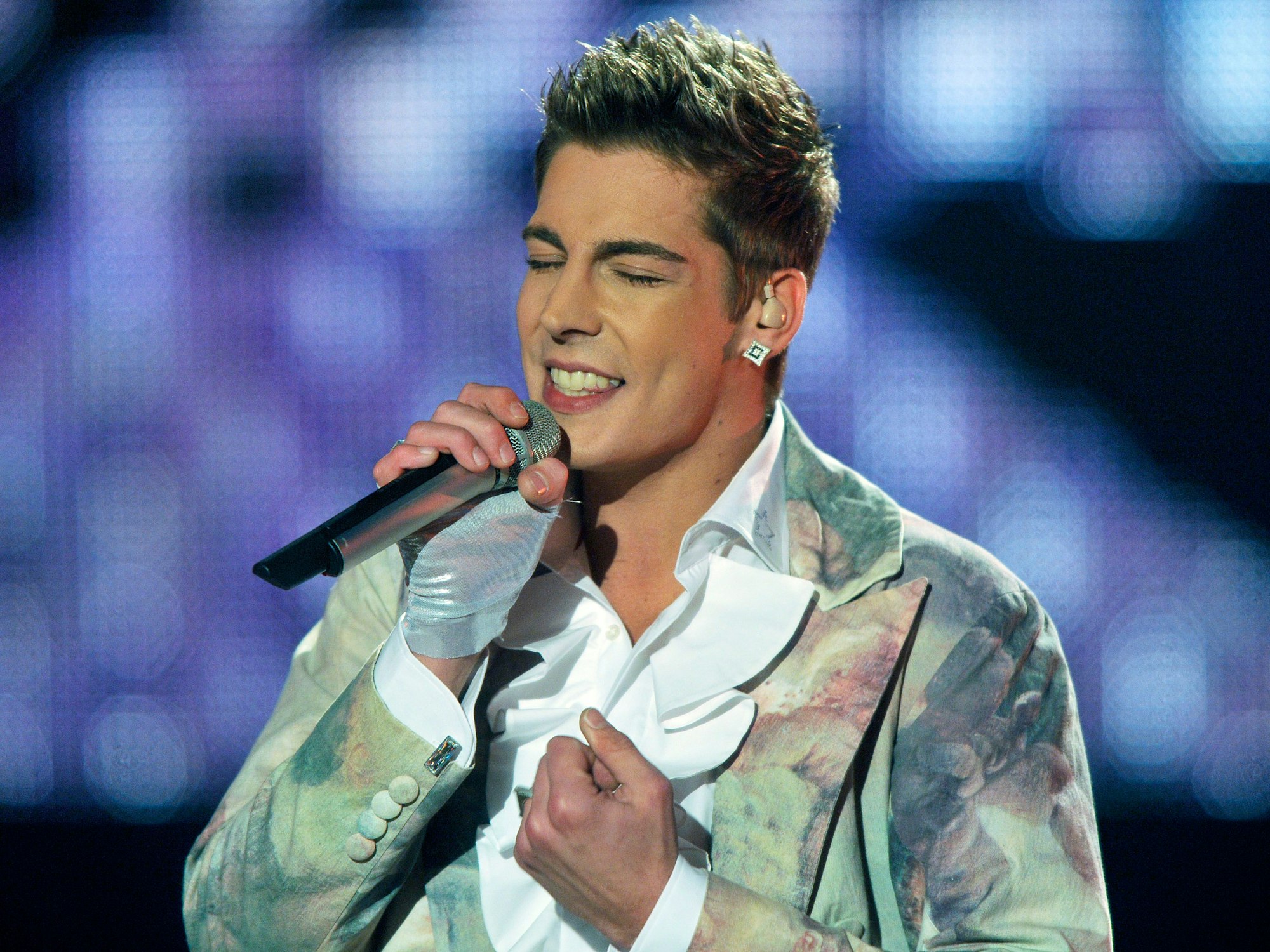 Der Kandidat Norman Langen steht am 5. März 2011 bei der Generalprobe zur RTL Castingshow "Deutschland sucht den Superstar" in Köln auf der Bühne.