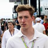 Sky-Reporter Ralf Schumacher steht neben seinem Sohn David Schumacher.