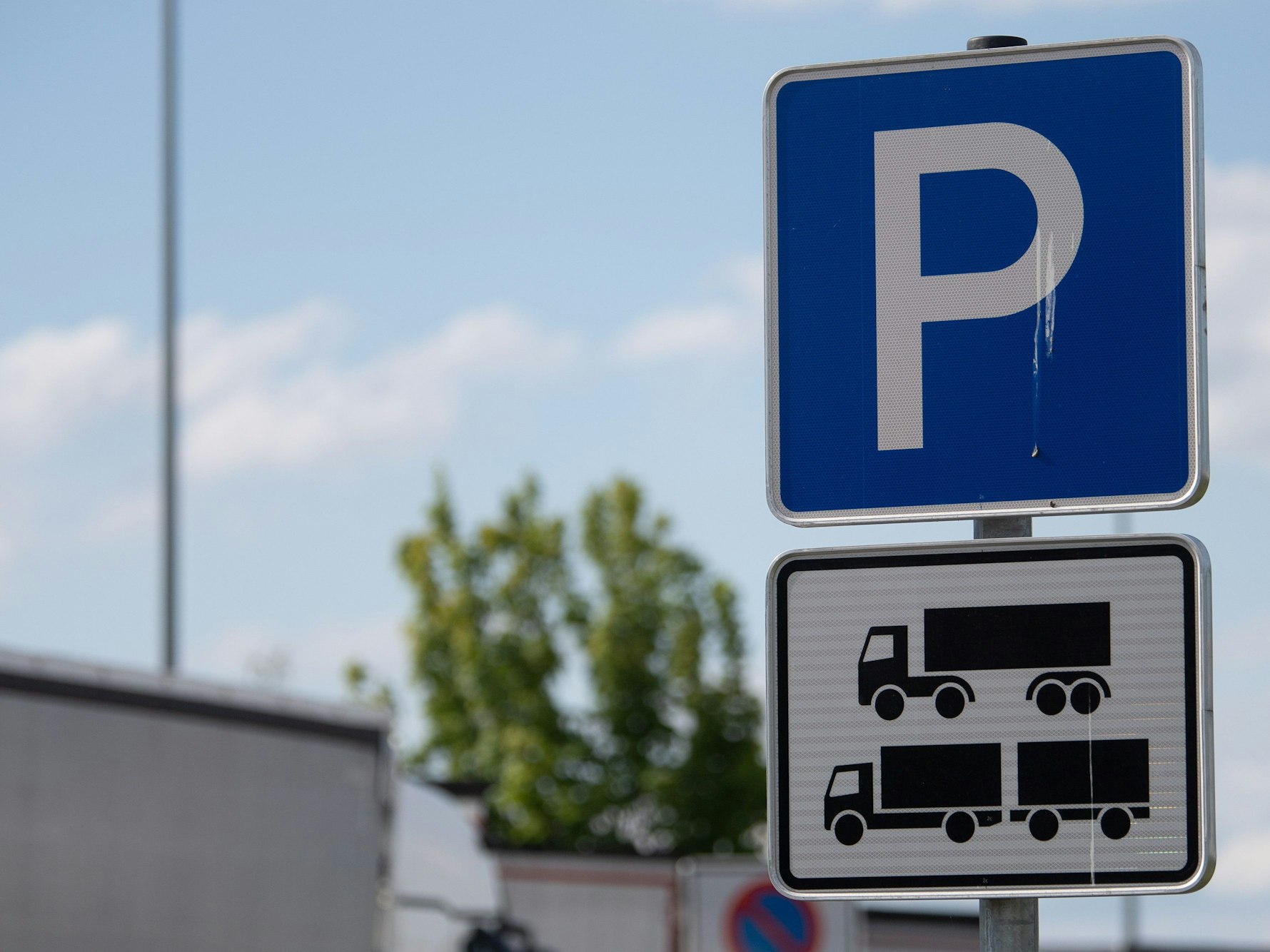 Auf einem Rastplatz an der A 61 kam es zu einem tödlichen Unfall.