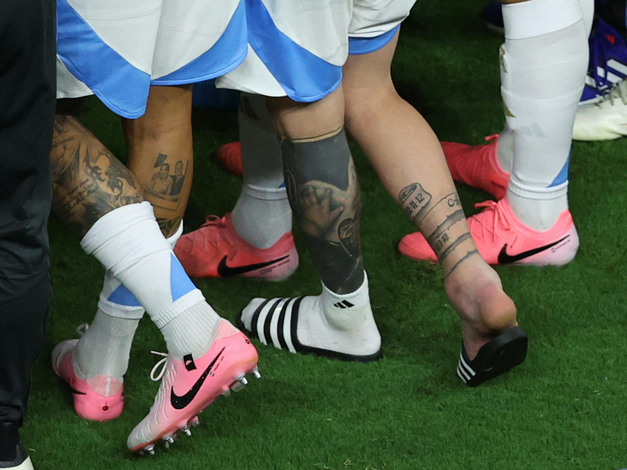 Autsch! Der rechte Knöchel von Lionel Messi war nach seiner Auswechslung beim Copa-Finale stark angeschwollen.