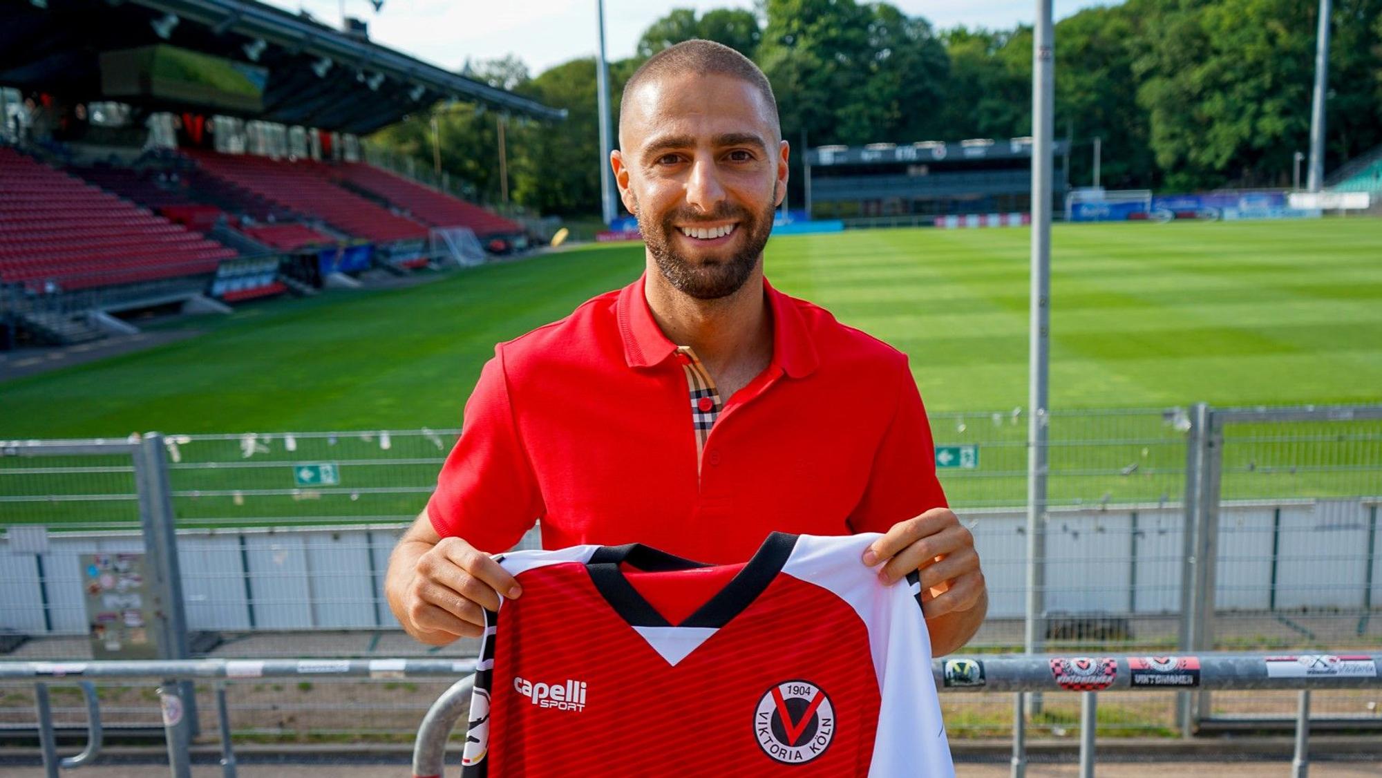 Serhat-Semih Güler bei seiner Vorstellung als Neuzugang von Viktoria Köln.