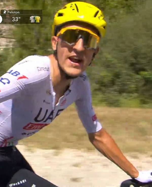 Marc Soler schnauzt auf der 17. Etappe der Tour de France einen Kameramann an.