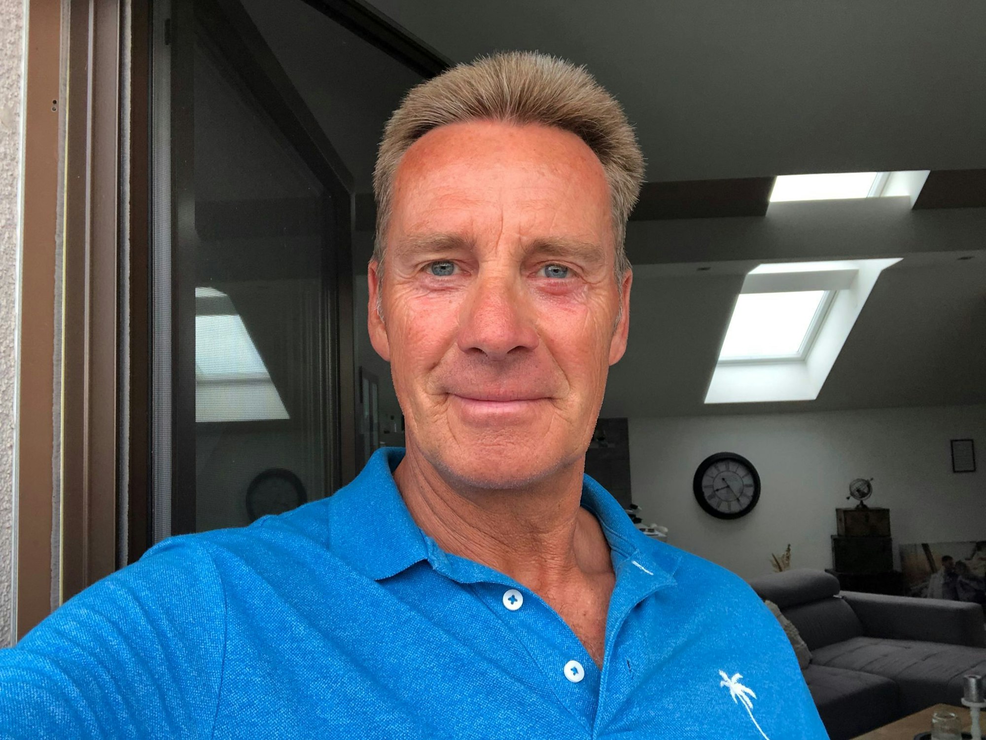 Jürgen Milski lächelt in die Kamera.