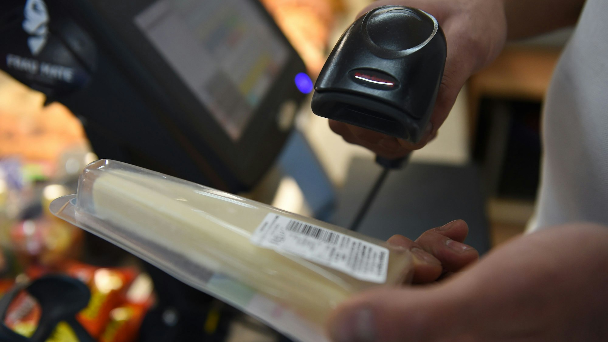 Er gehört seit Jahrzehnten zum Einkaufen dazu, soll nun aber verschwinden. Der Barcode auf Produkten soll bald ersetzt werden.