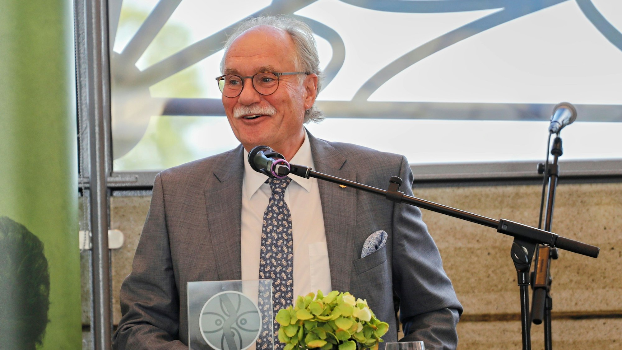 Bernhard Conin mit dem Rheinlandtaler.