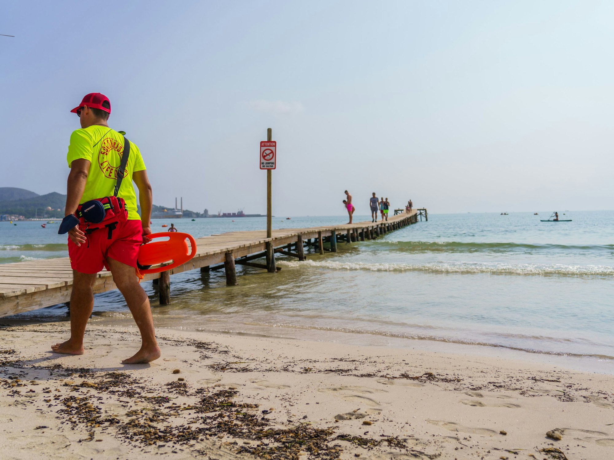 Ein Rettungsschwimmer am Strand von Mallorca (Symbolfoto)