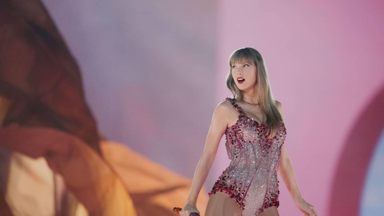 Sängerin Taylor Swift steht am 17. Juli 2024 zum ersten Deutschlandkonzert im Rahmen der „The Eras Tour“ in der Veltins-Arena in Gelsenkirchen auf der Bühne.