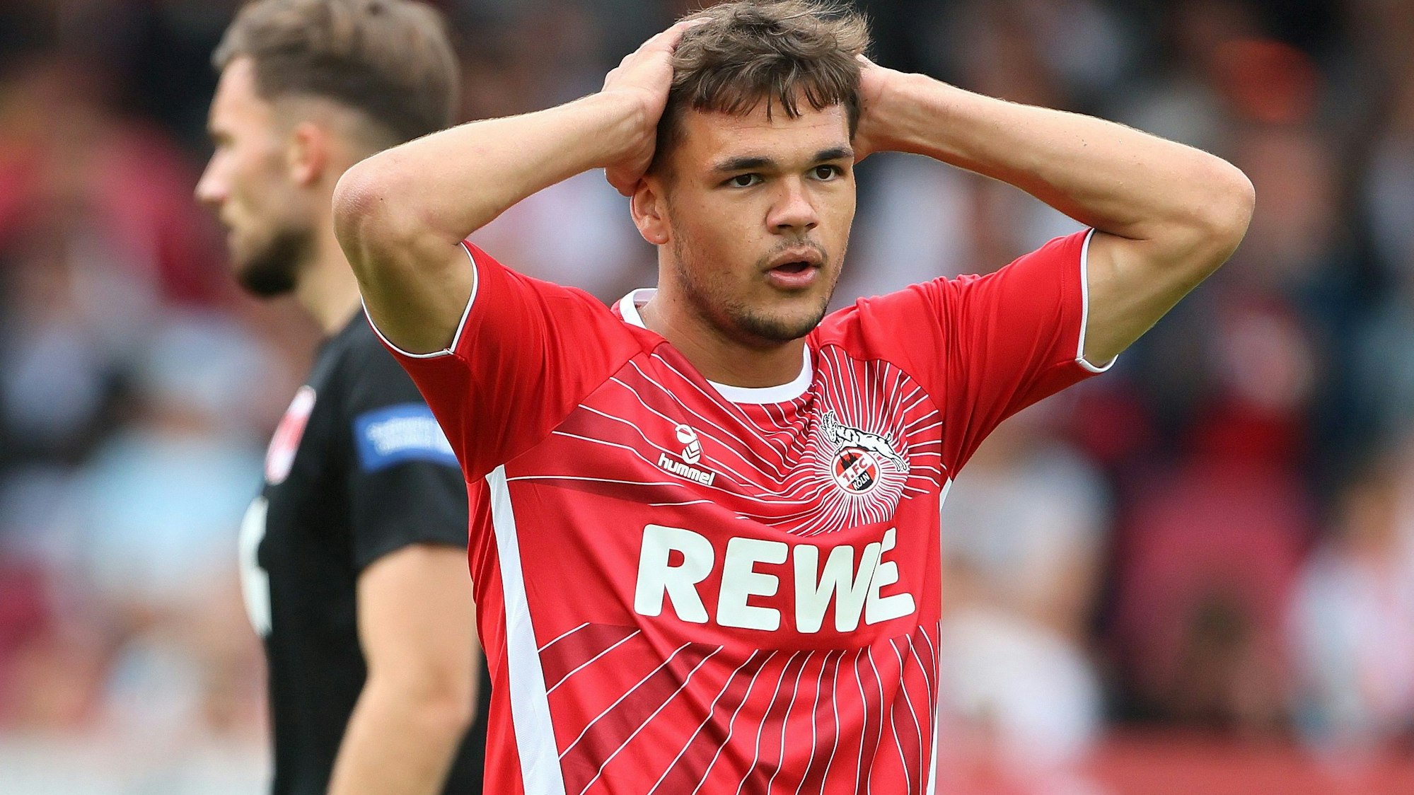Max Finkgräfe fasst sich im Testspiel gegen den Offenbach an den Kopf.