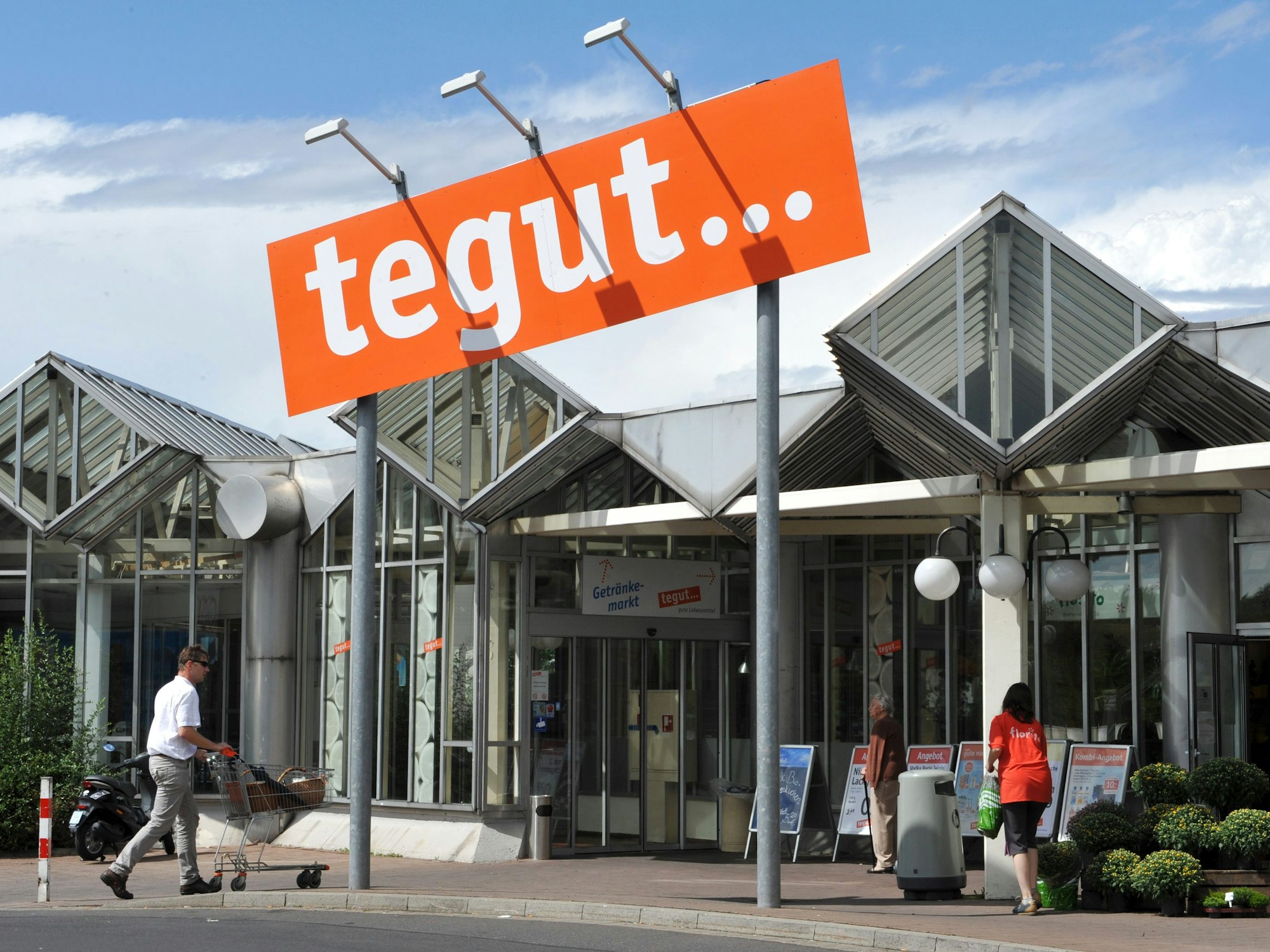 Ein Tegut-Supermarkt, aufgenommen am 24.07.2009 in Fulda.