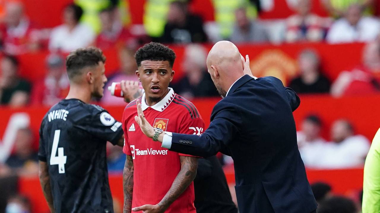 Erik ten Hag diskutiert mit Jaden Sancho.