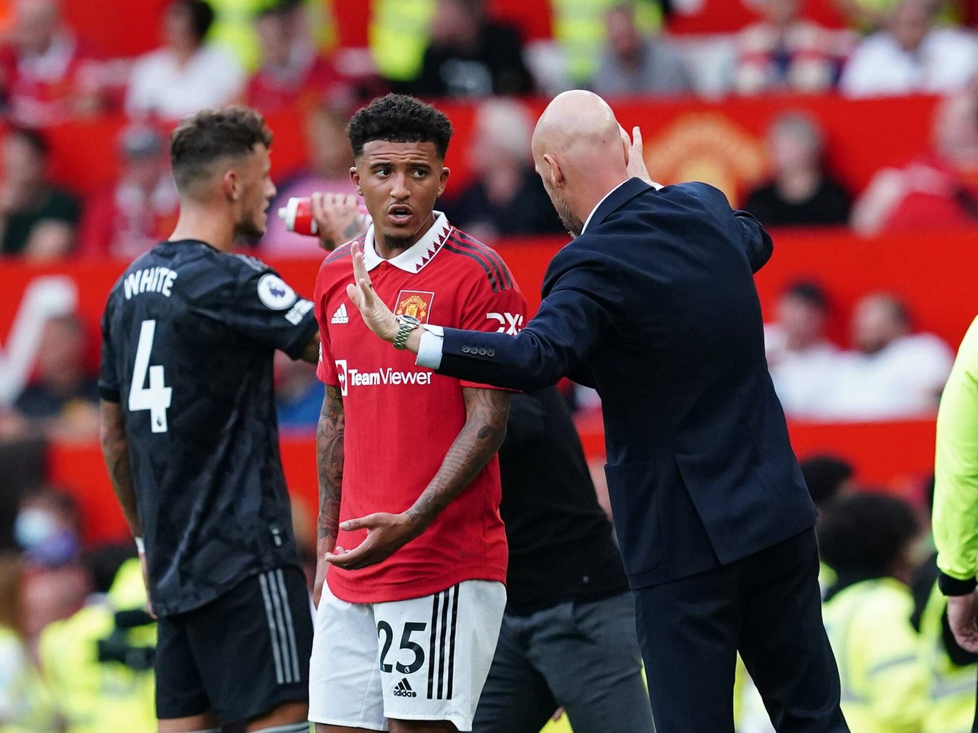 Erik ten Hag diskutiert mit Jaden Sancho.