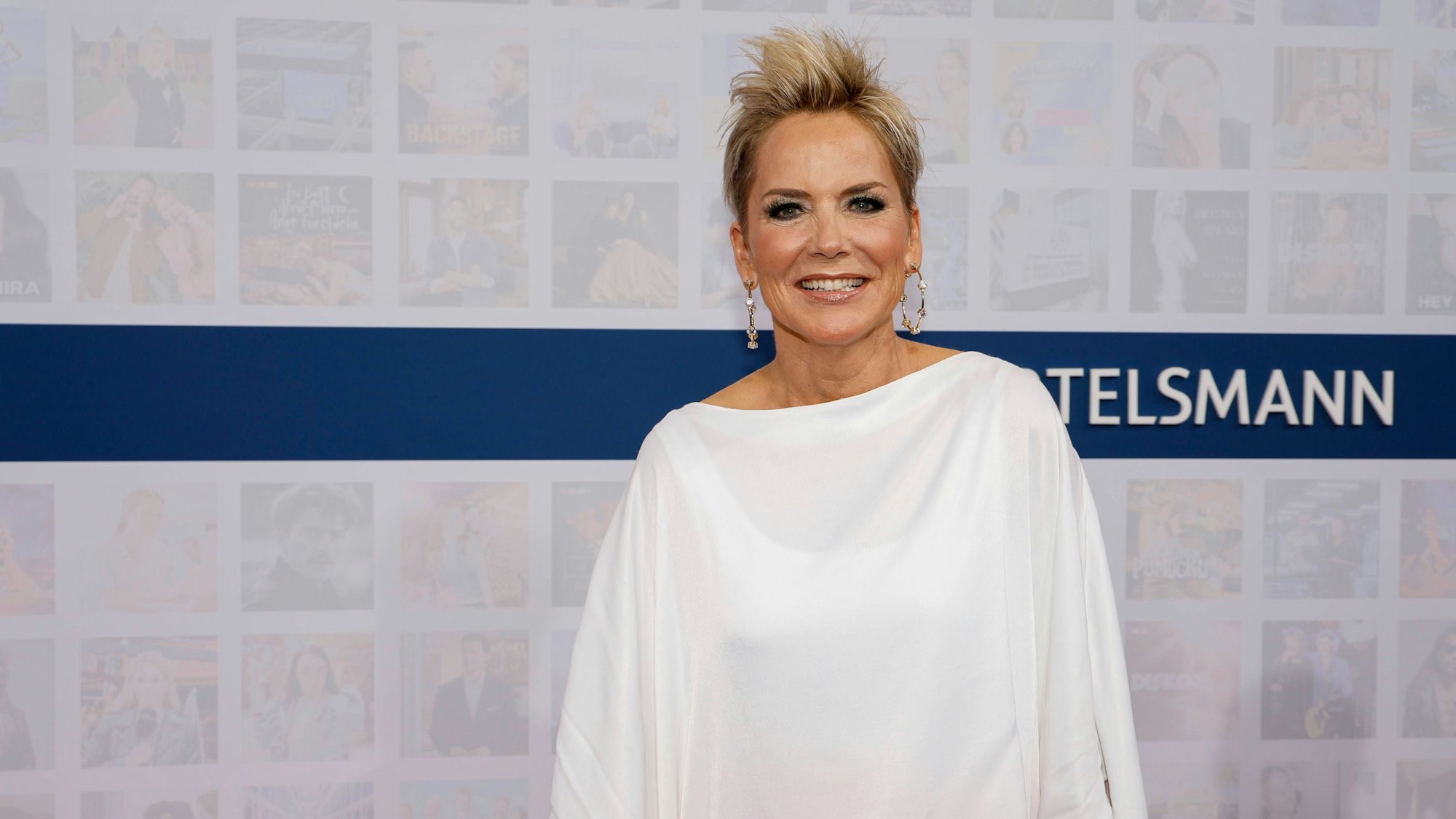 Inka Bause posiert für die Kamera.