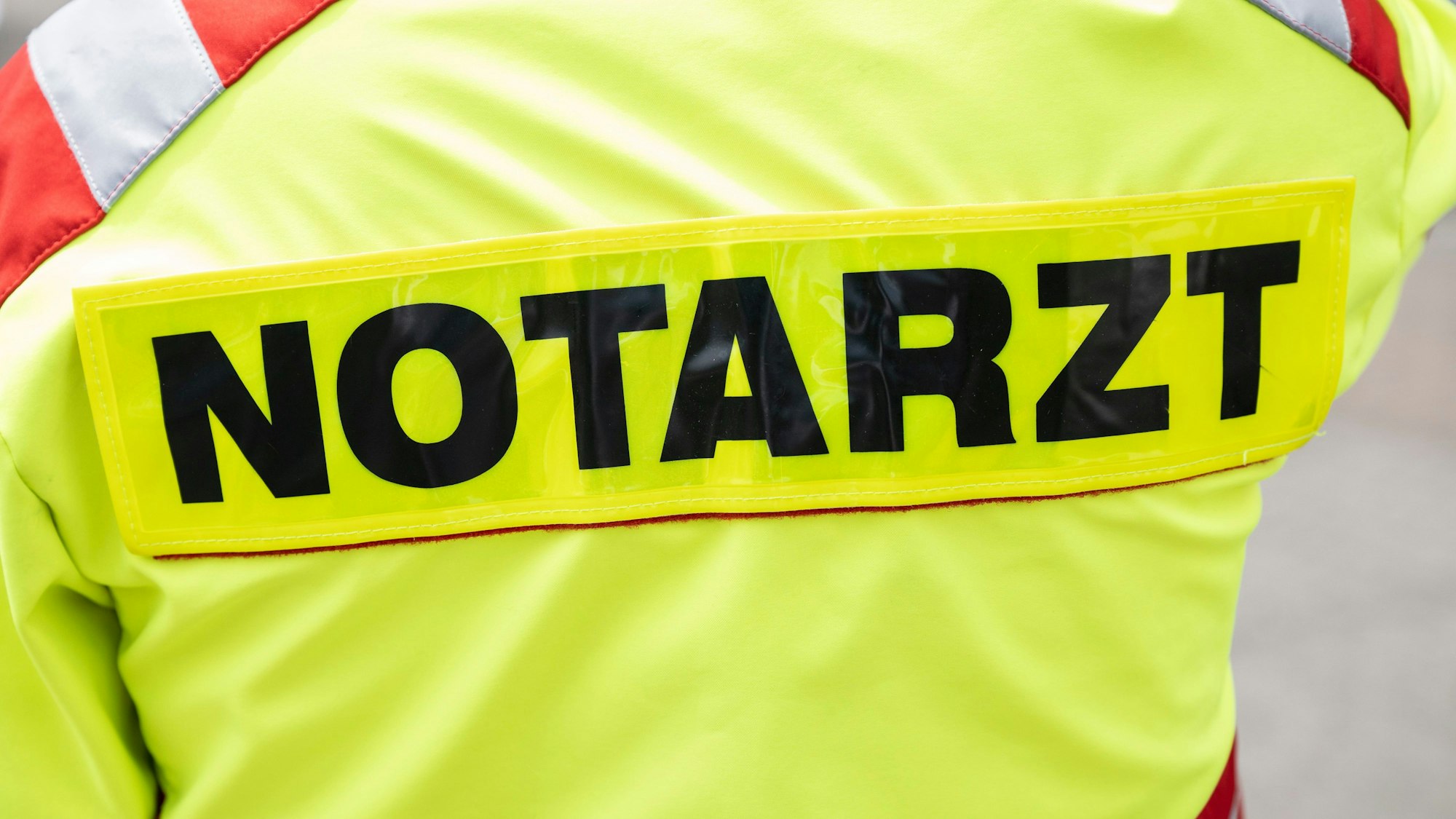 Ein Notarzt der Feuerwehr.