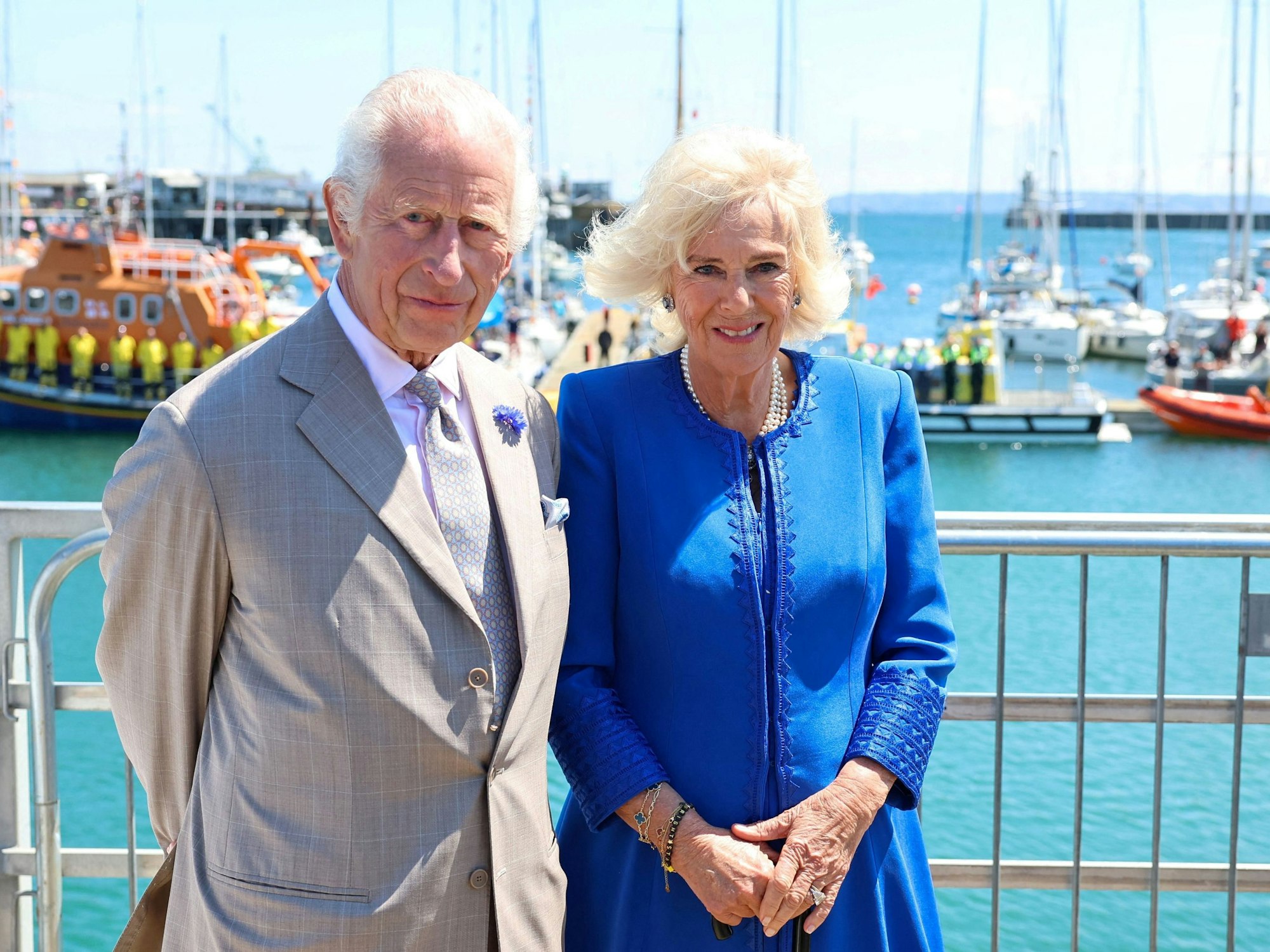 König Charles III. und Königin Camilla, hier am 16. Juli 2024 in St. Peter Port