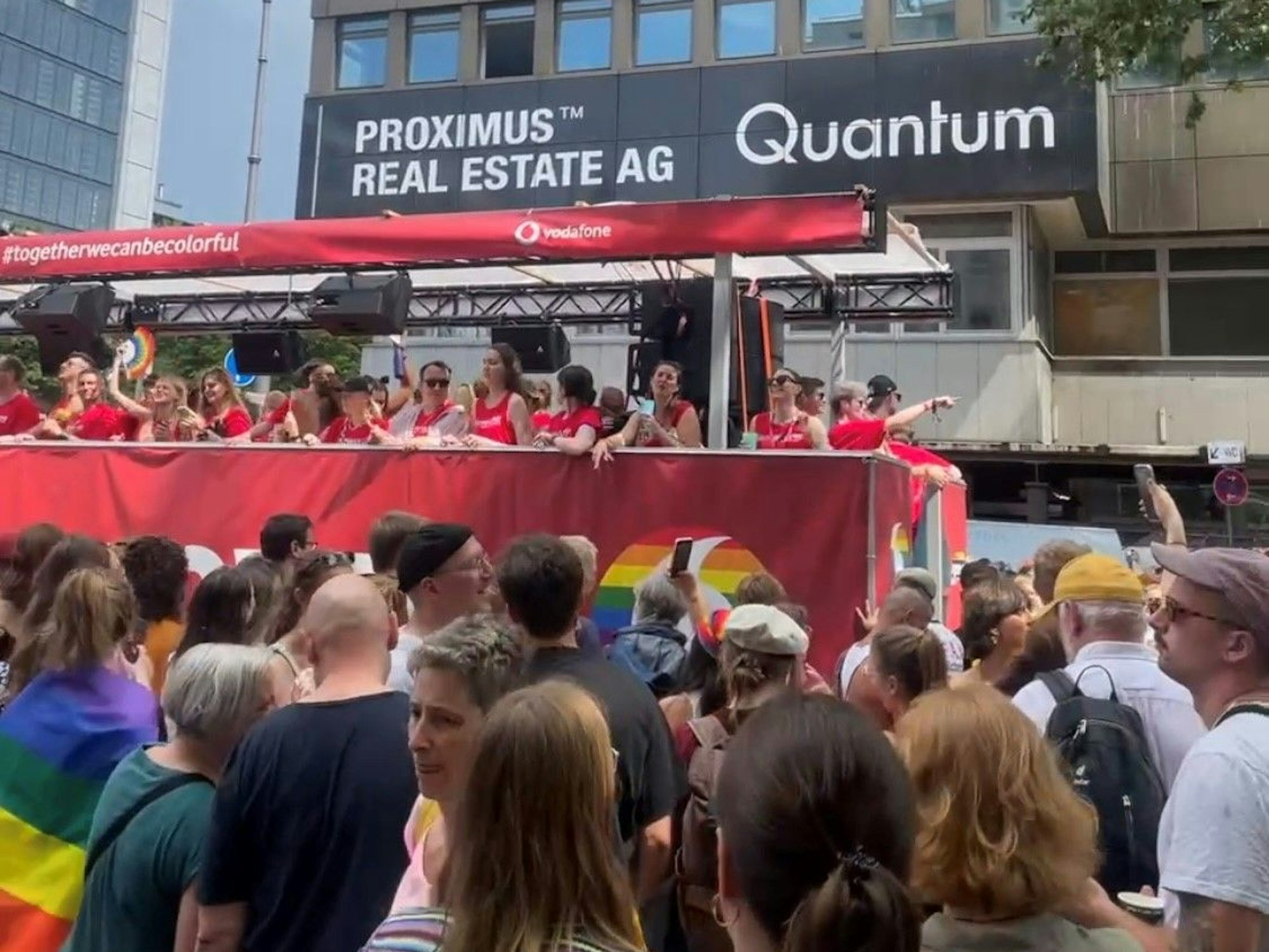 Die CSD-Parade am Hohenzollernring.
