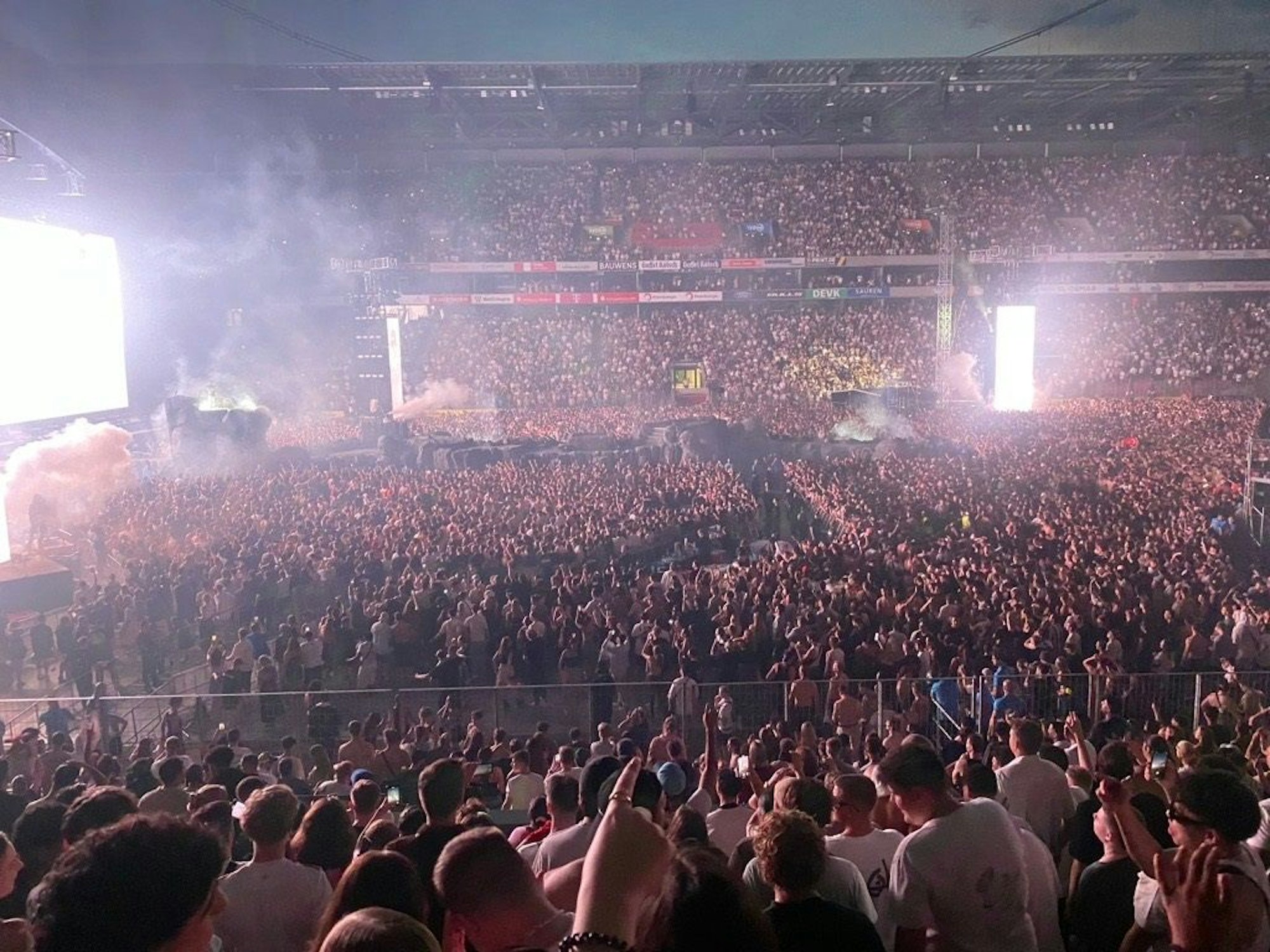 Travis Scott trat Samstag (20. Juli 2024) im Kölner Stadion auf und riss die Massen mit.