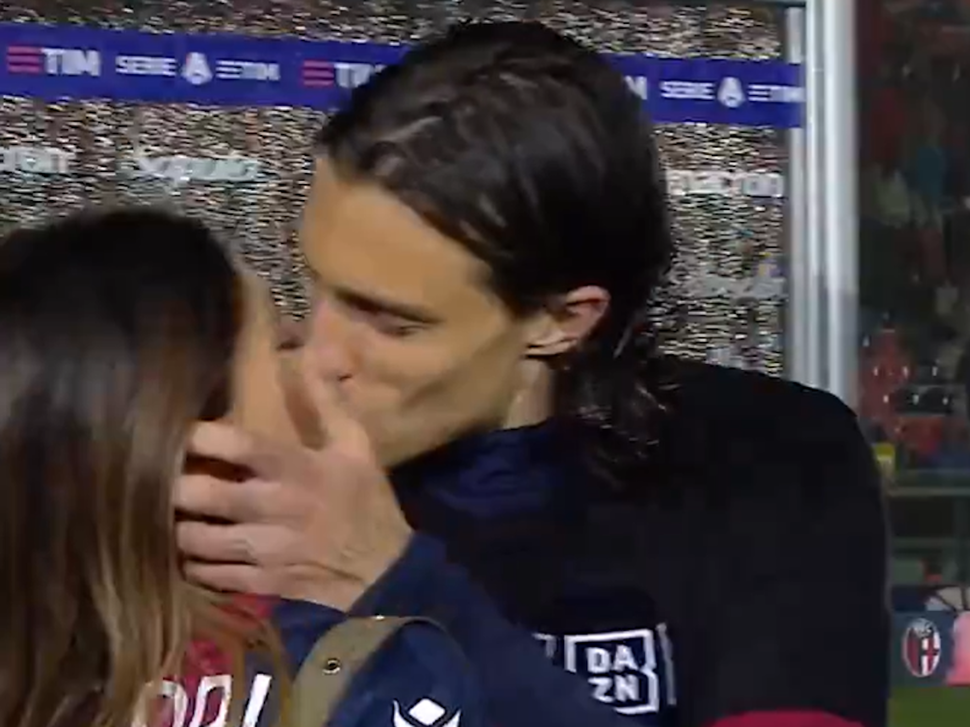 Benedetta Boeme küsste Riccardo Calafiori bei einem TV-Interview.