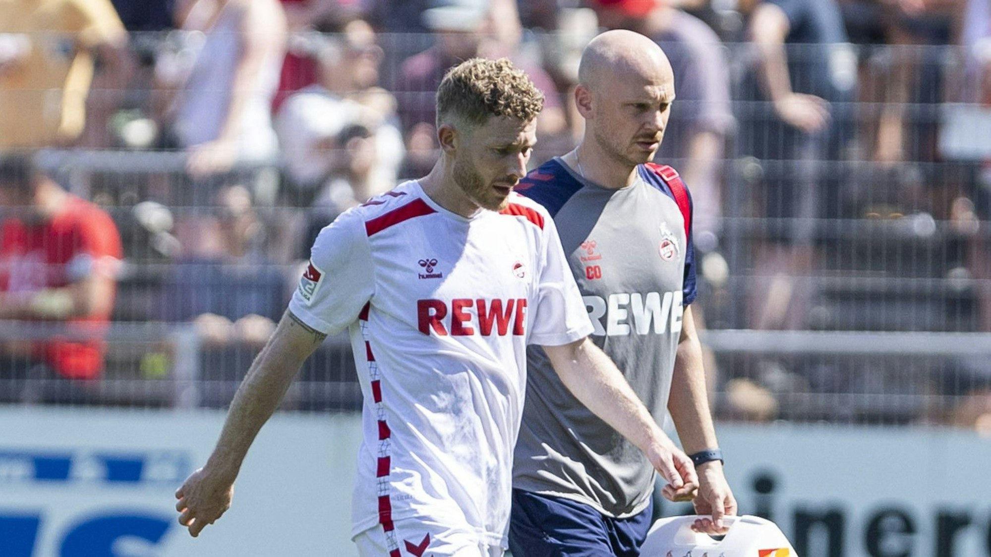 Florian Kainz bei seinem Abgang im FC-Testspiel gegen Viktoria Köln am 20. Juli 2024.