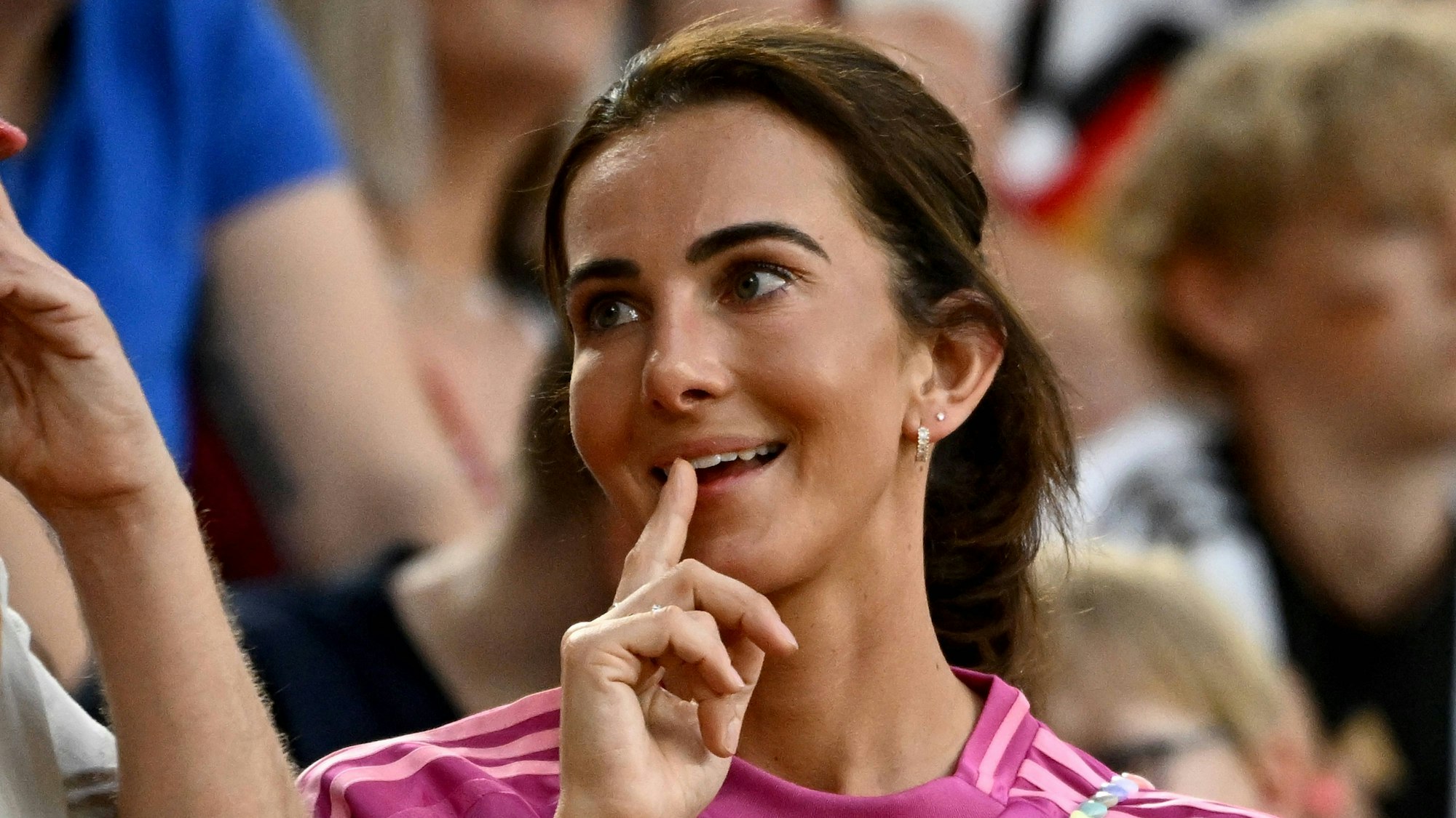 Lisa Müller auf der Tribüne.